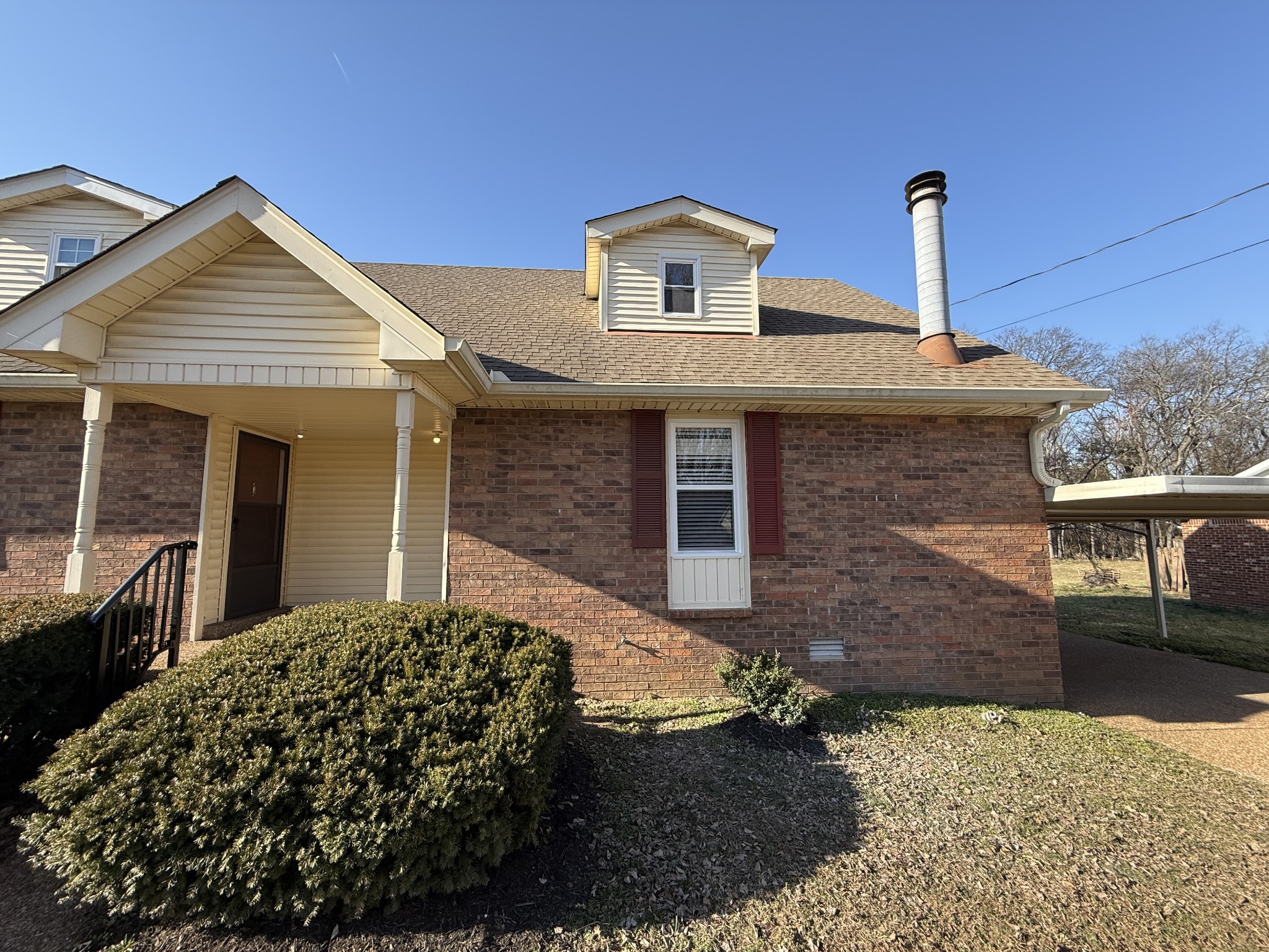 1211 N Graycroft Ave Property Photo 1