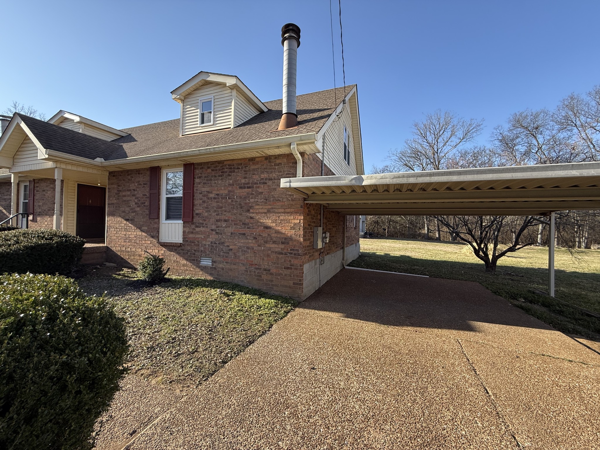 1211 N Graycroft Ave Property Photo 2