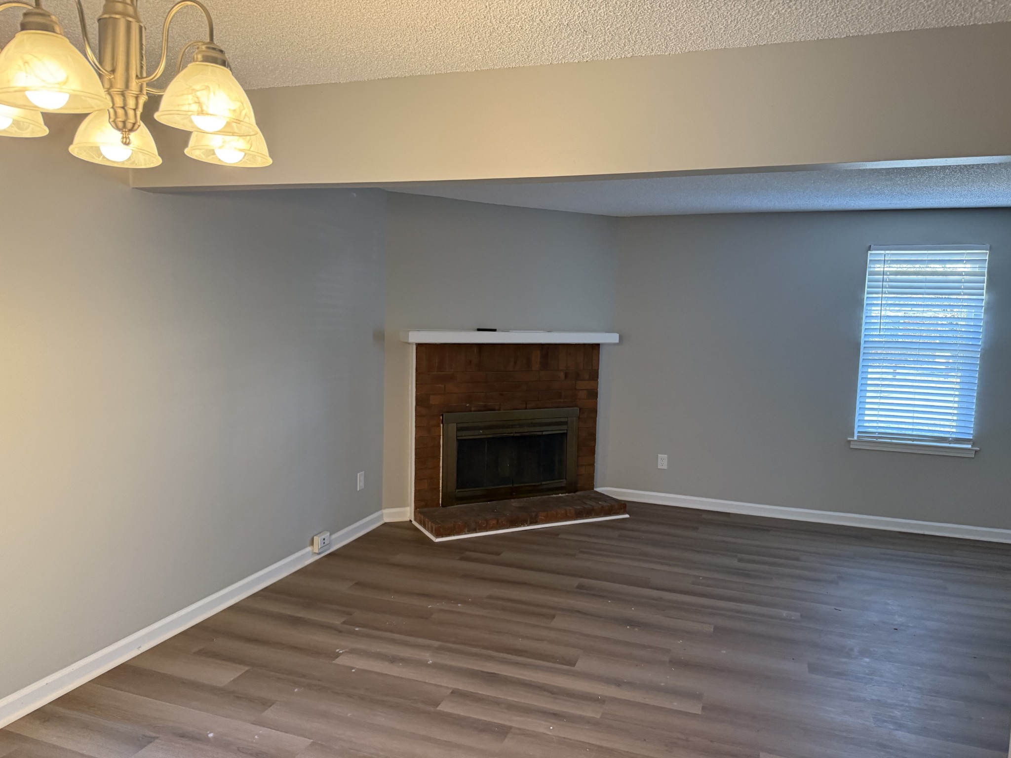 1211 N Graycroft Ave Property Photo 4