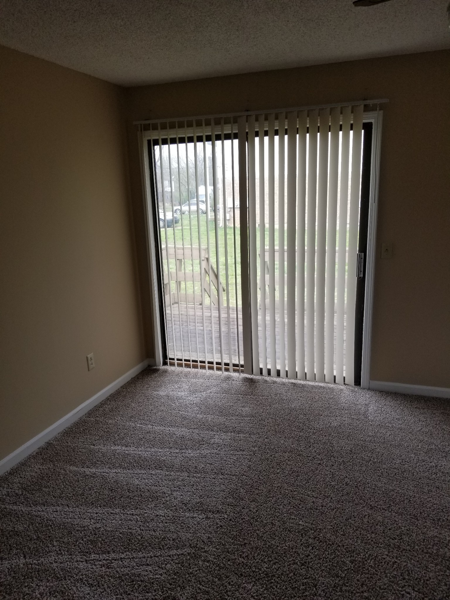 1211 N Graycroft Ave Property Photo 8
