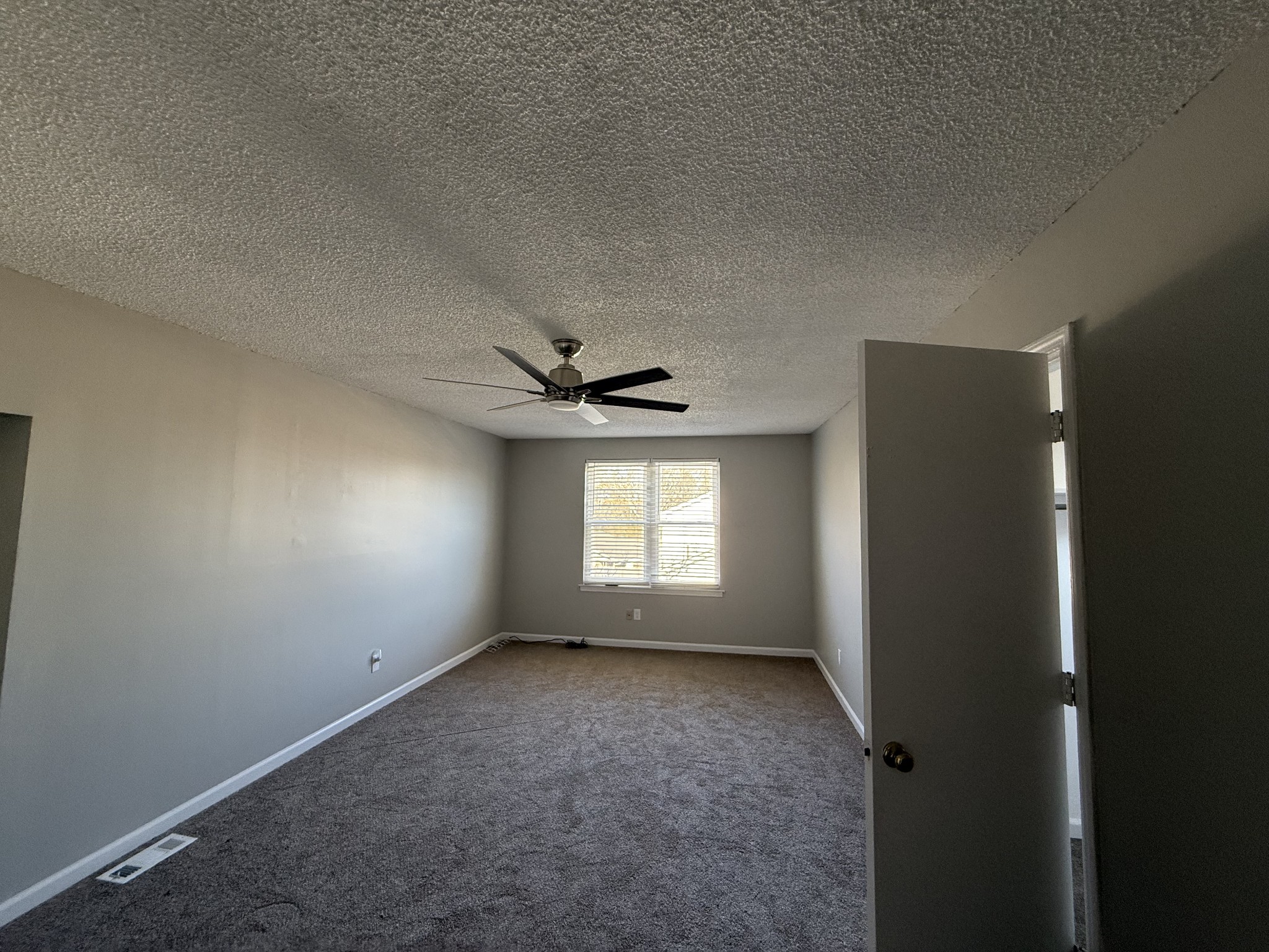 1211 N Graycroft Ave Property Photo 10