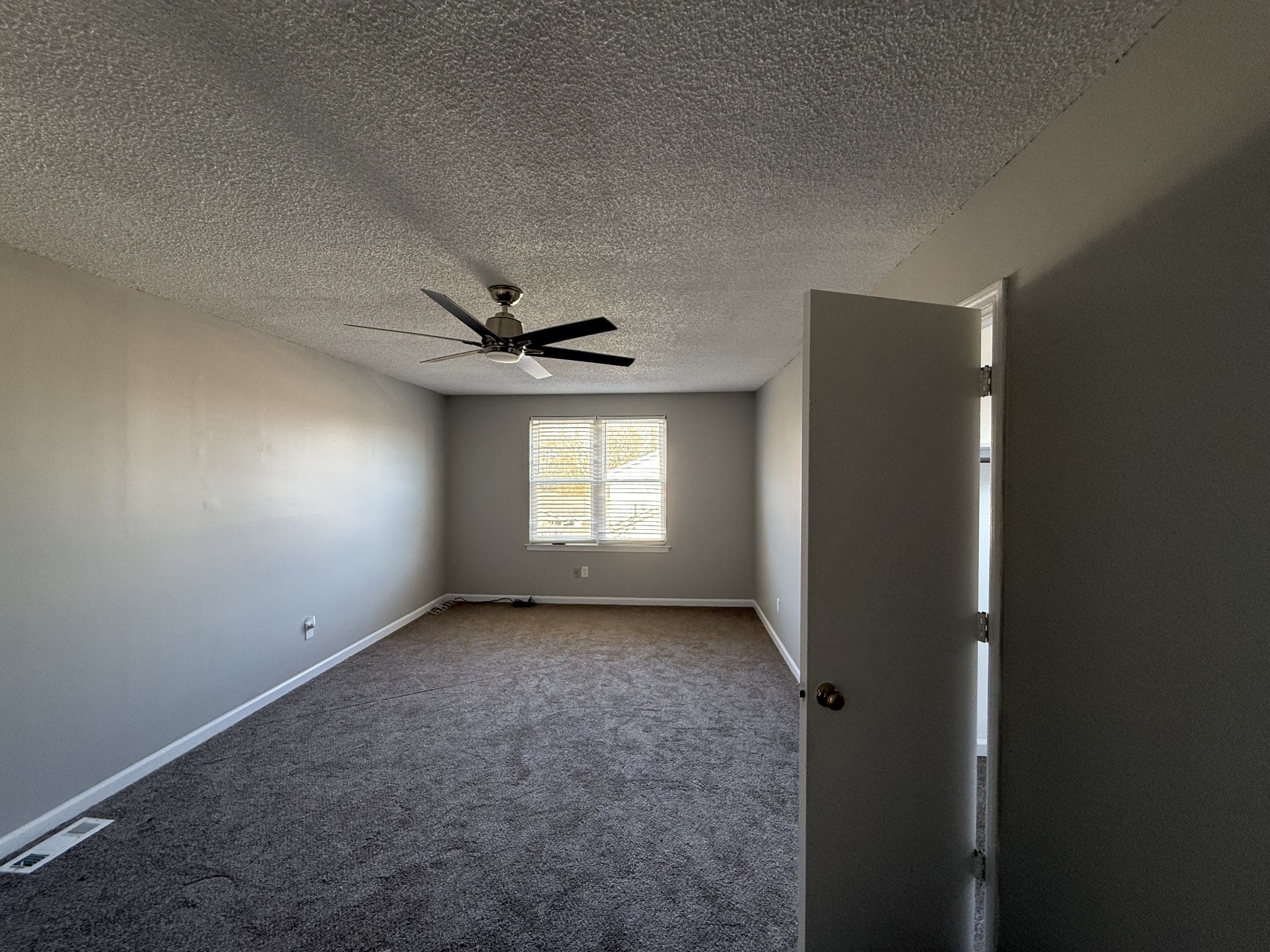 1211 N Graycroft Ave Property Photo 11