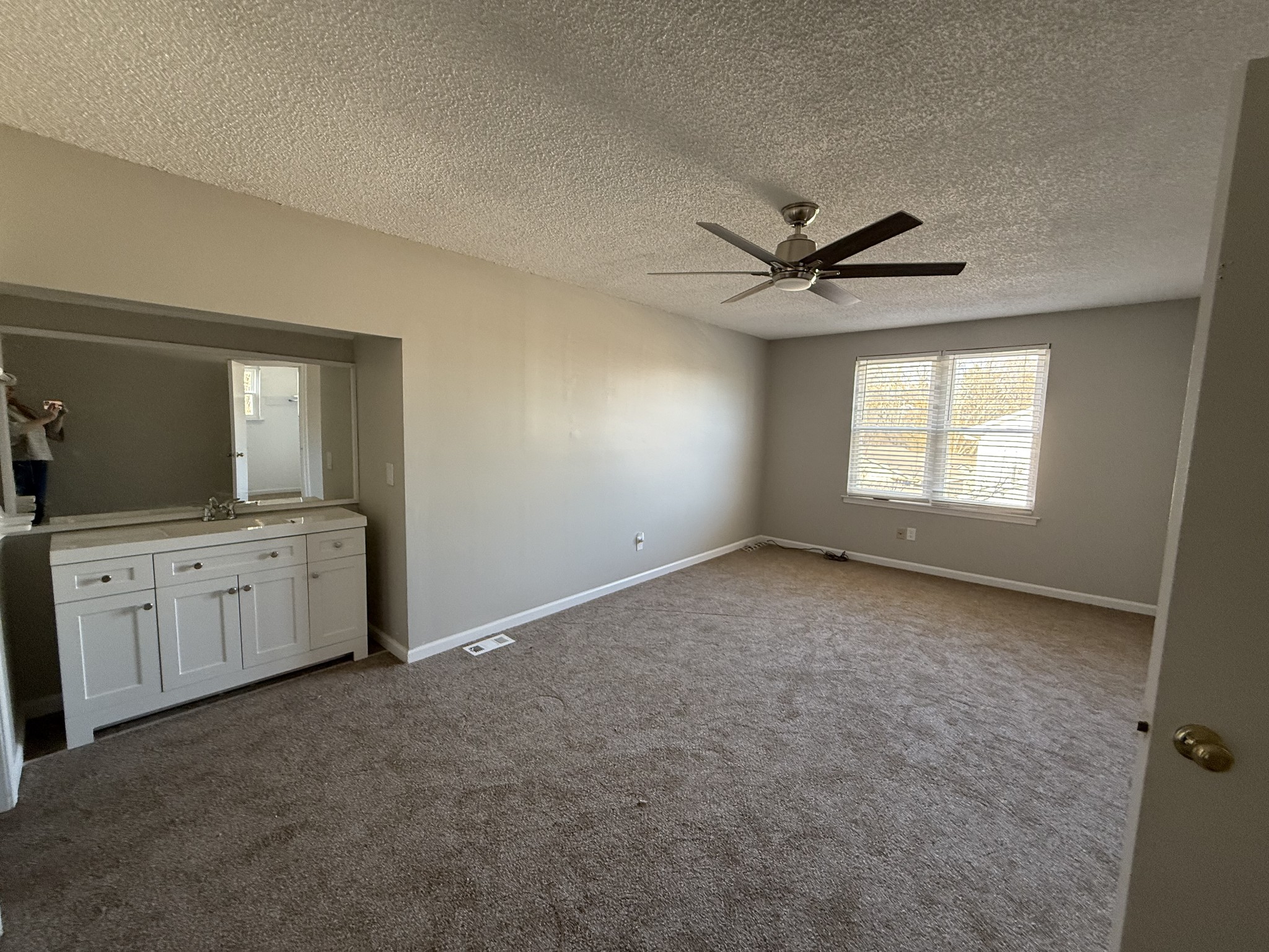 1211 N Graycroft Ave Property Photo 14