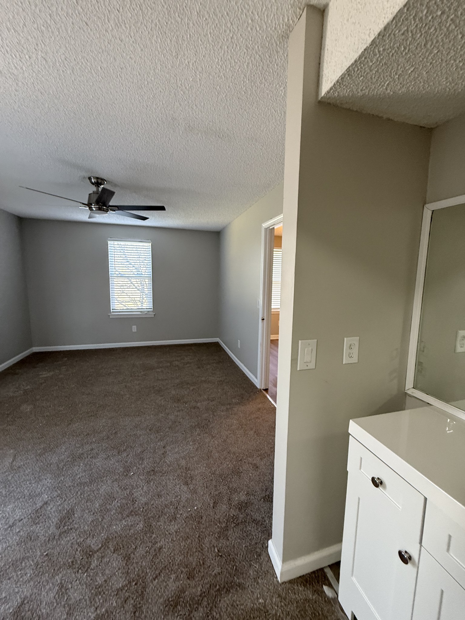 1211 N Graycroft Ave Property Photo 15