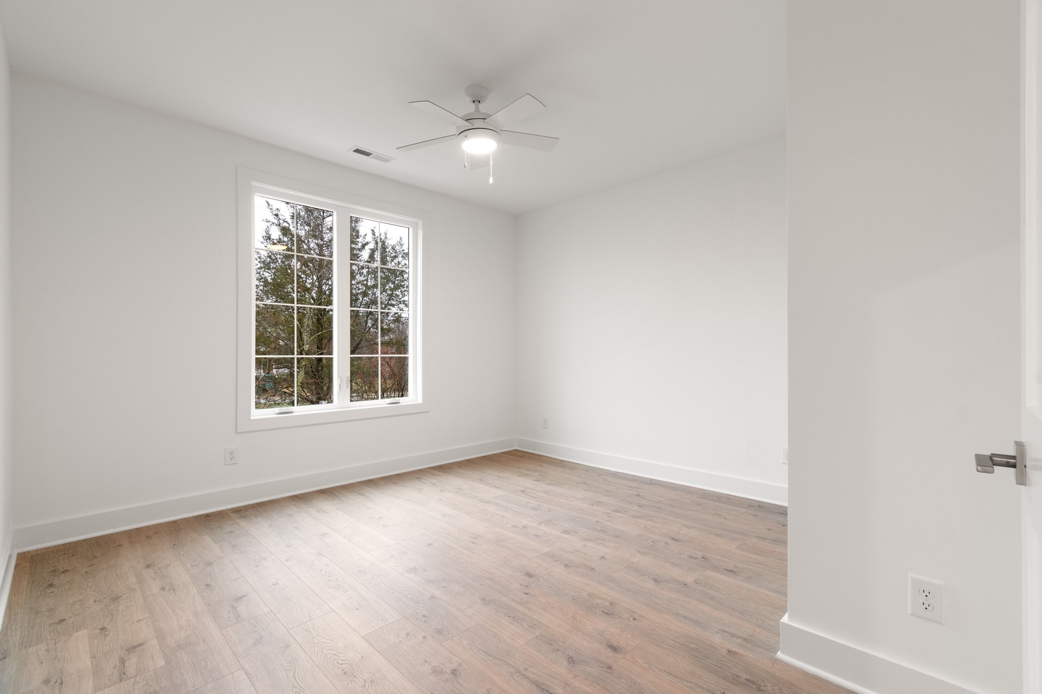 102 Leggo Ave Property Photo 5