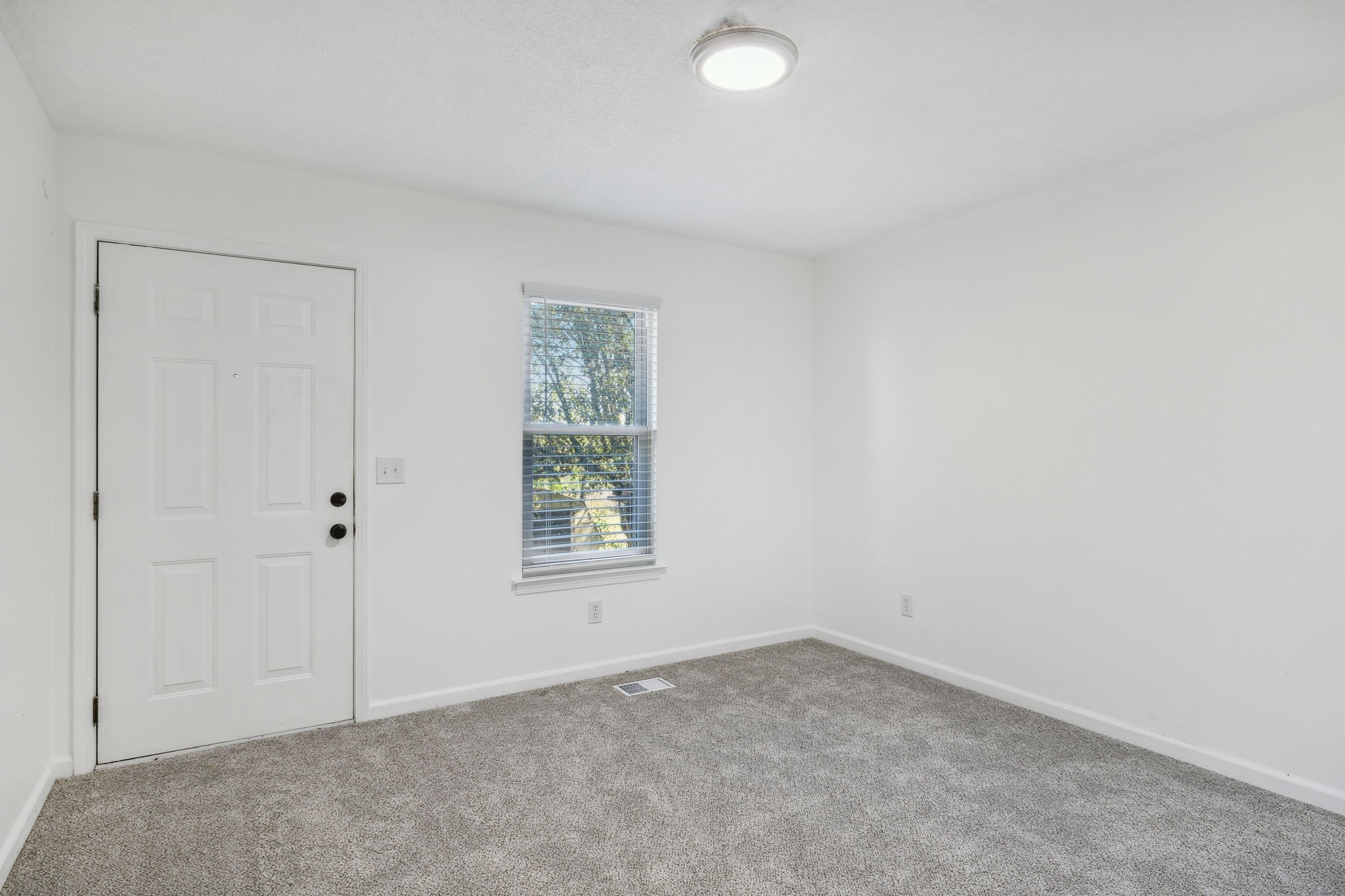 200 Slayton Dr Property Photo 9