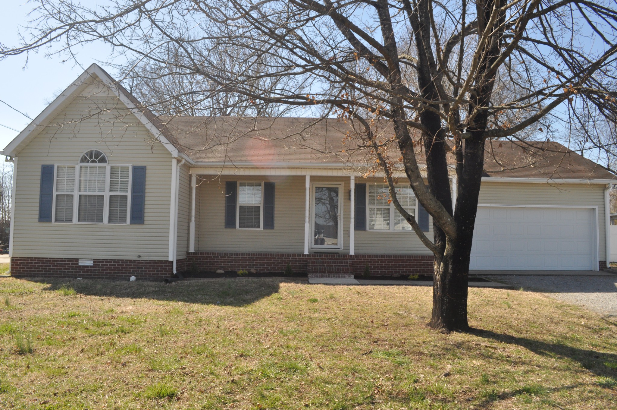 2411 Sawmill St Property Photo
