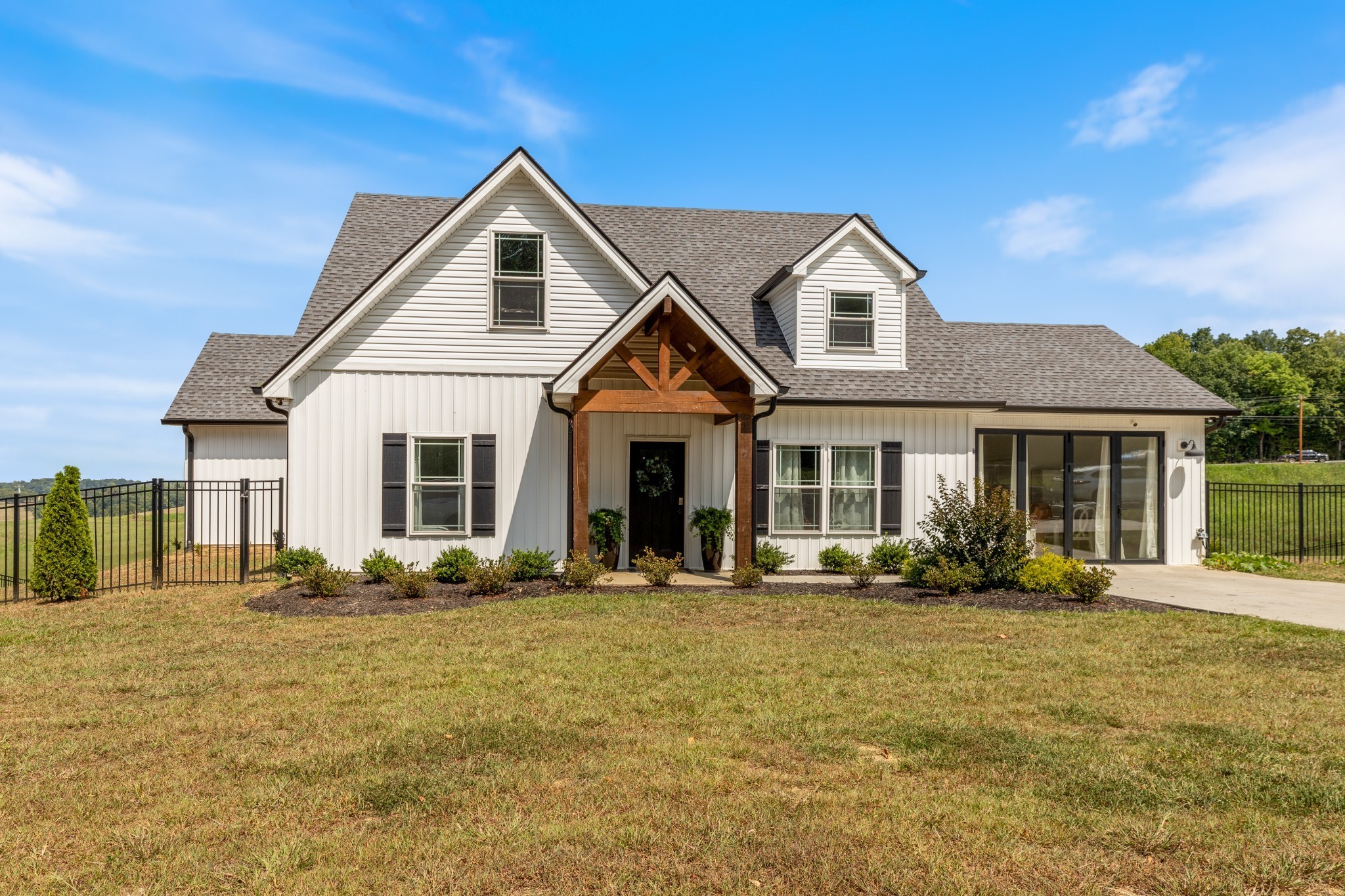 1020 Loggins Rd Property Photo
