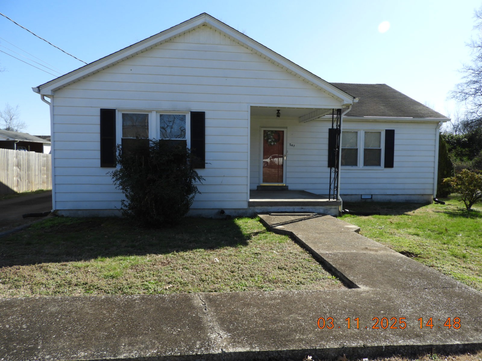 547 E College St Property Photo