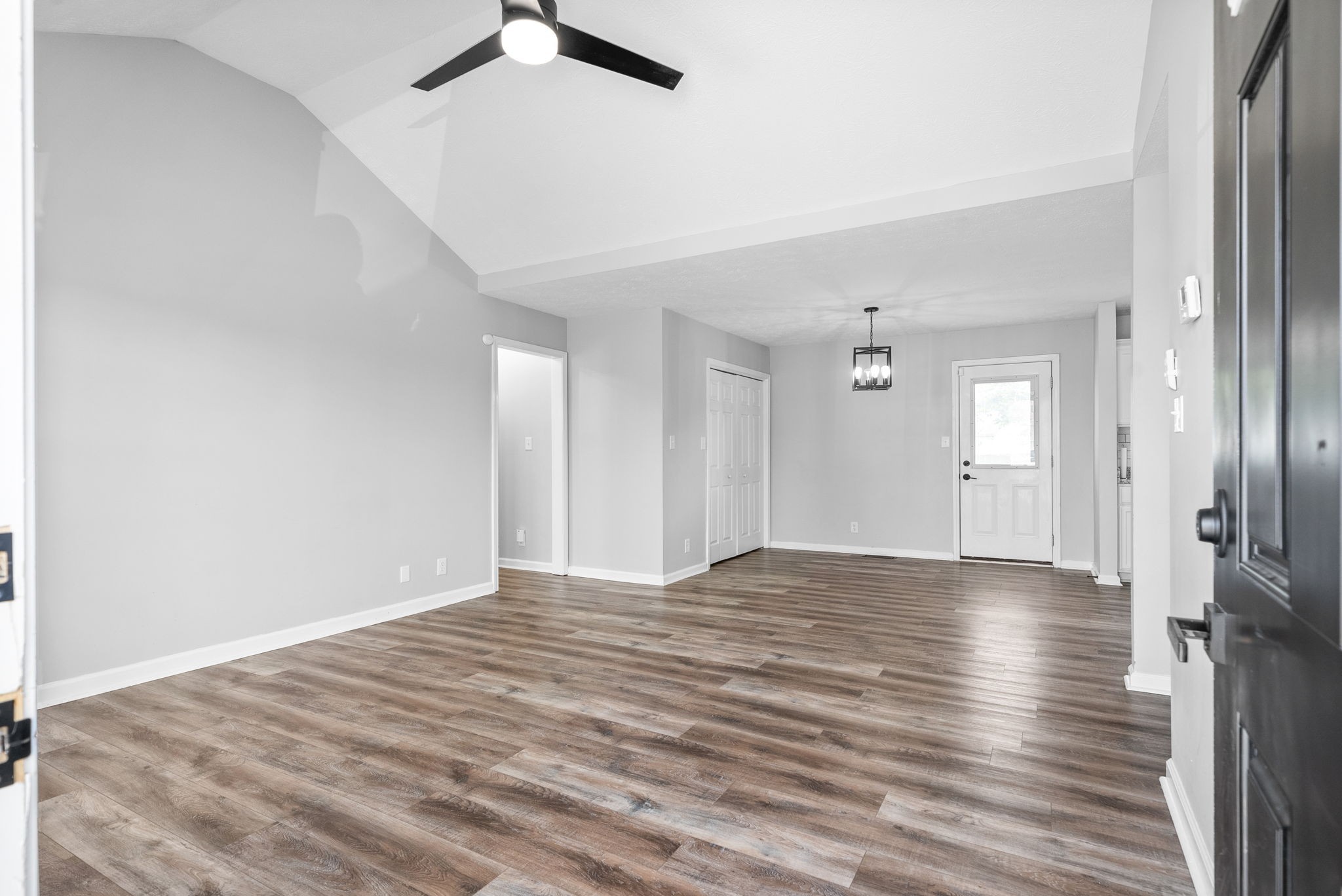 3441 Foxrun Ln Property Photo 3
