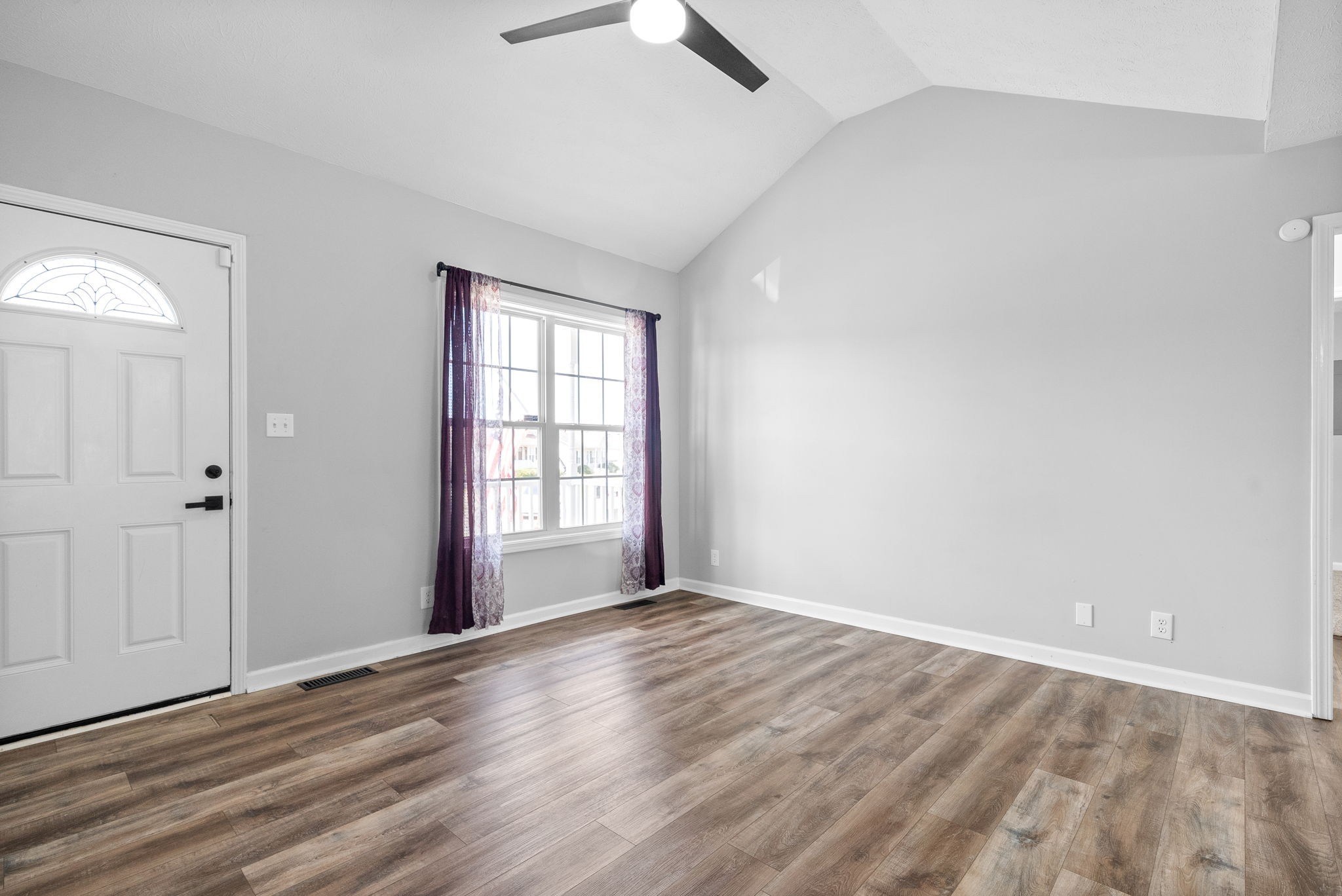 3441 Foxrun Ln Property Photo 5