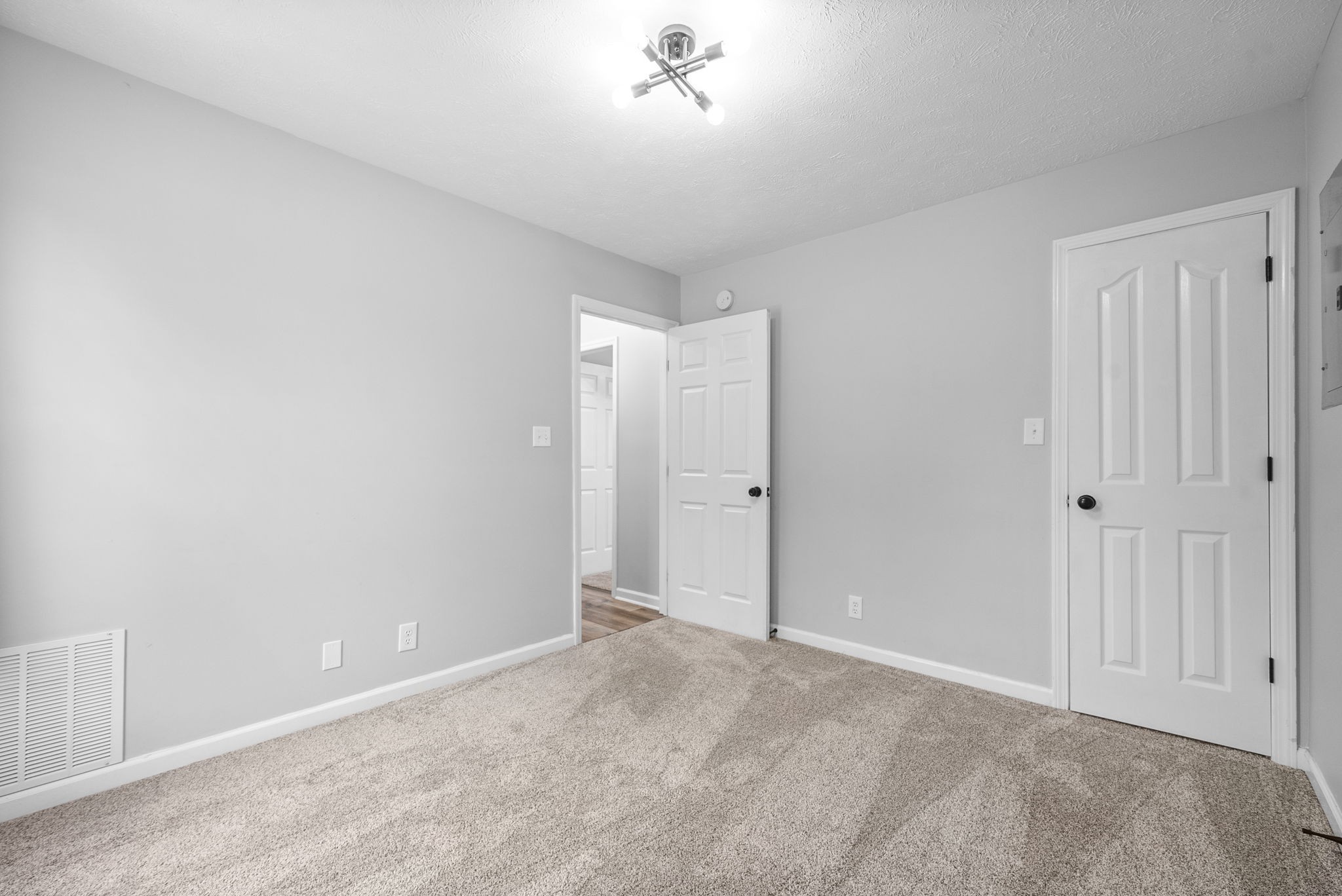 3441 Foxrun Ln Property Photo 23