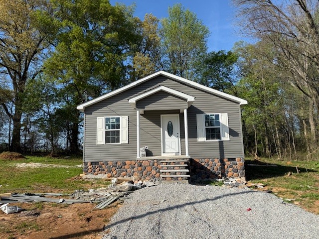 201 Hesselly Rd Property Photo