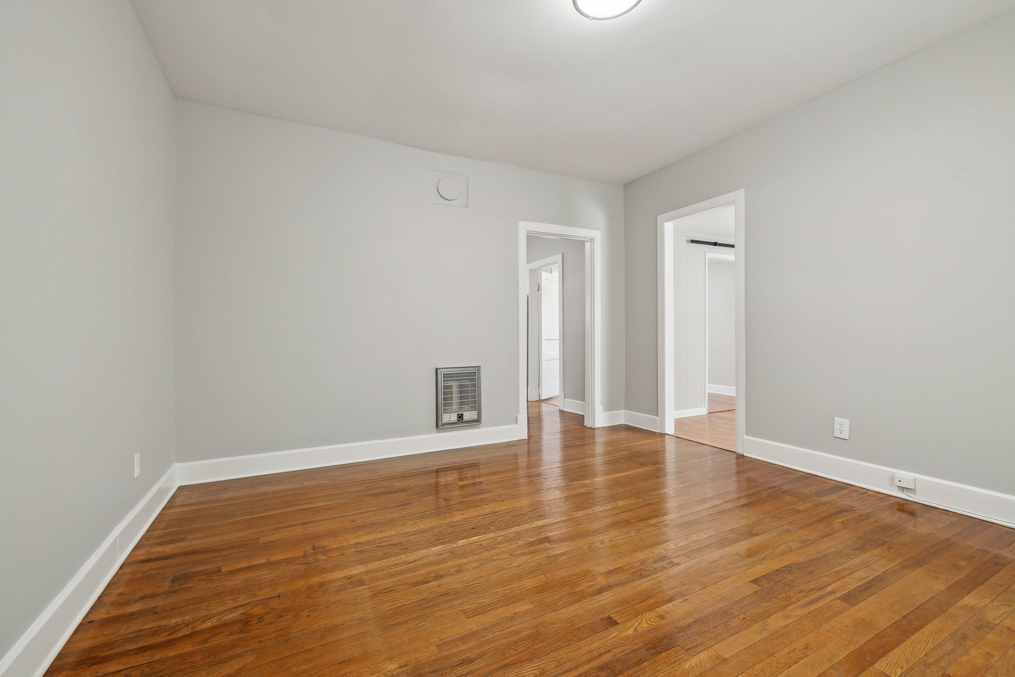 941 Hitt Ln Property Photo 3