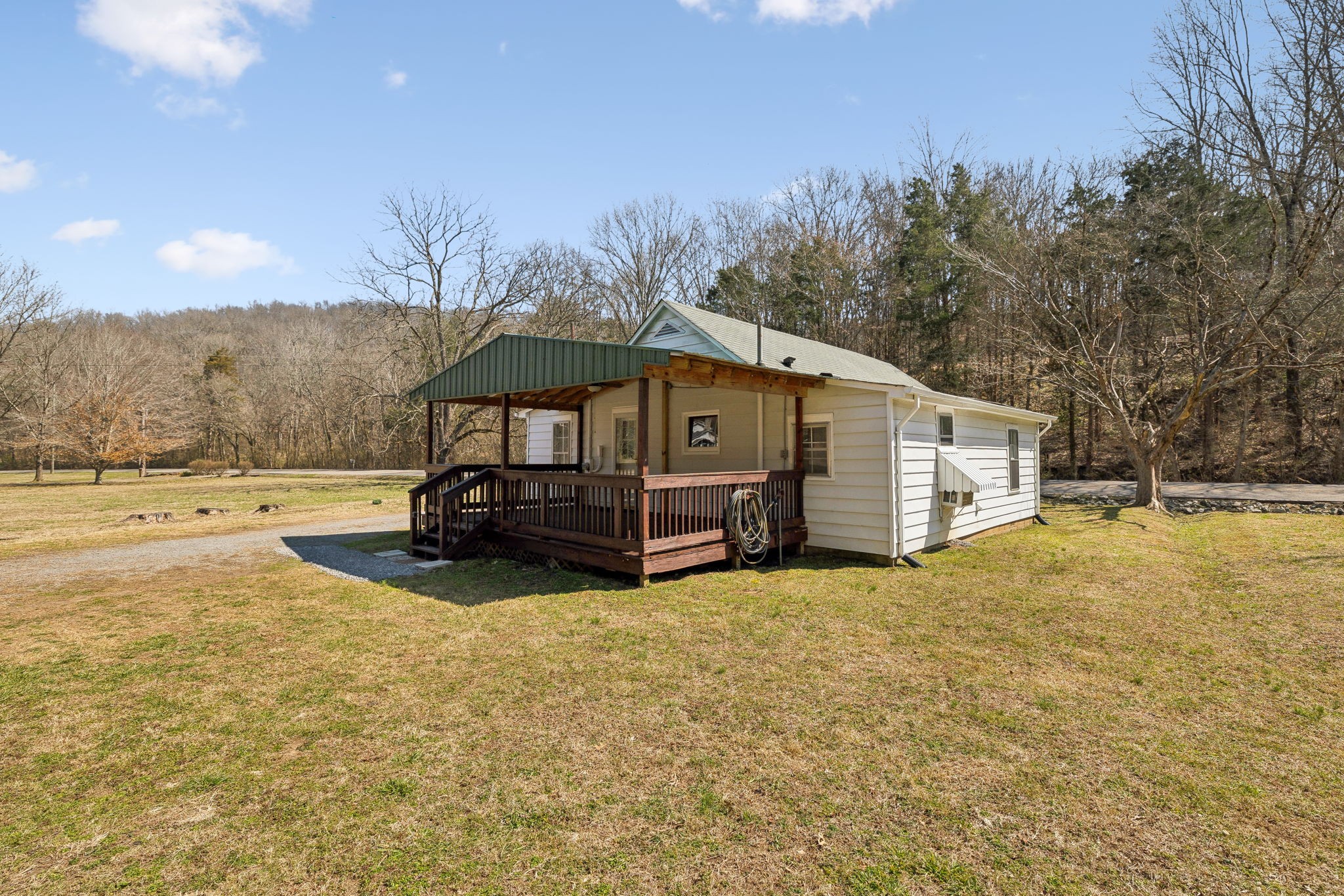 941 Hitt Ln Property Photo 17