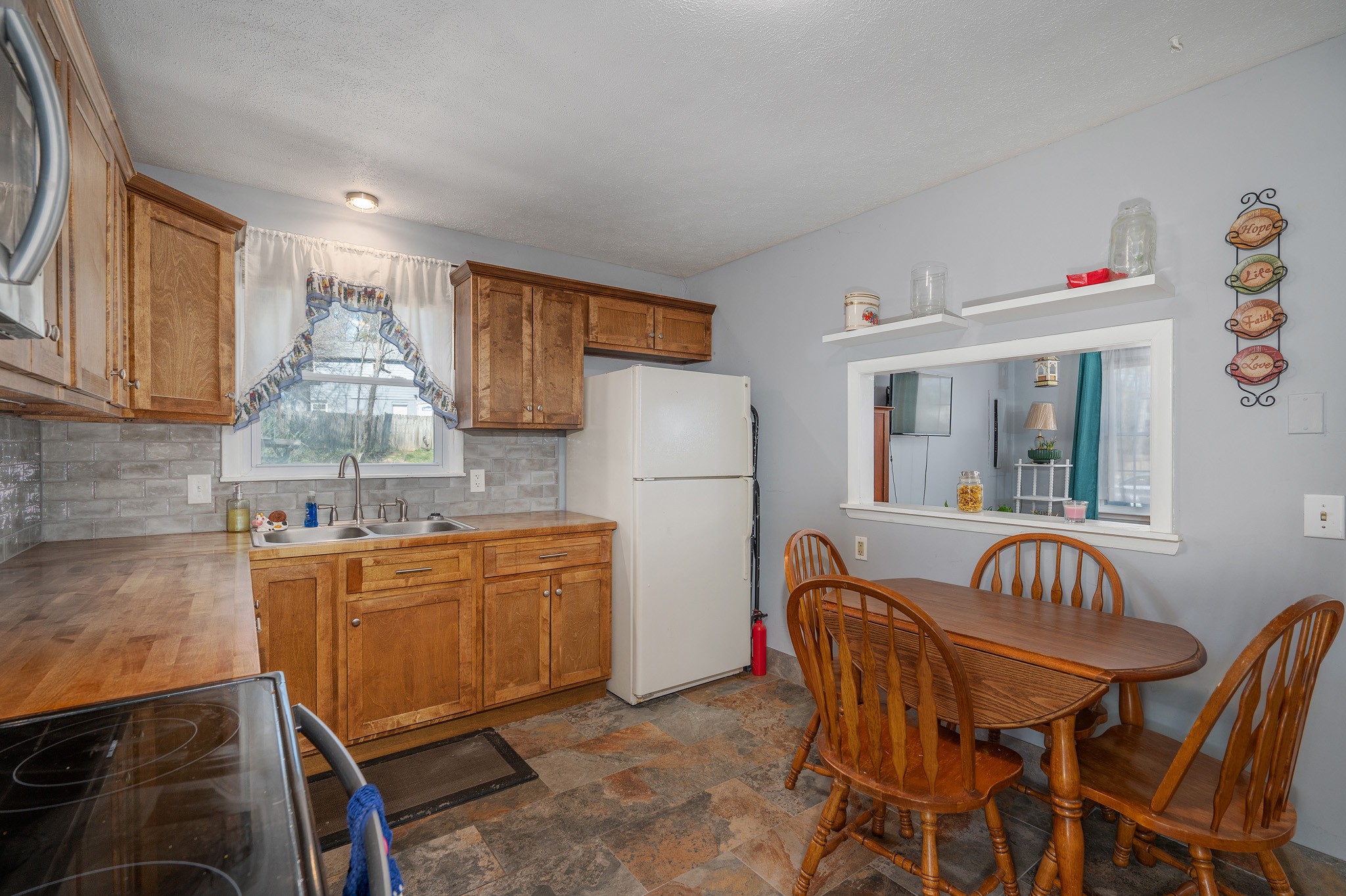 4608 Arapaho Ct Property Photo 7