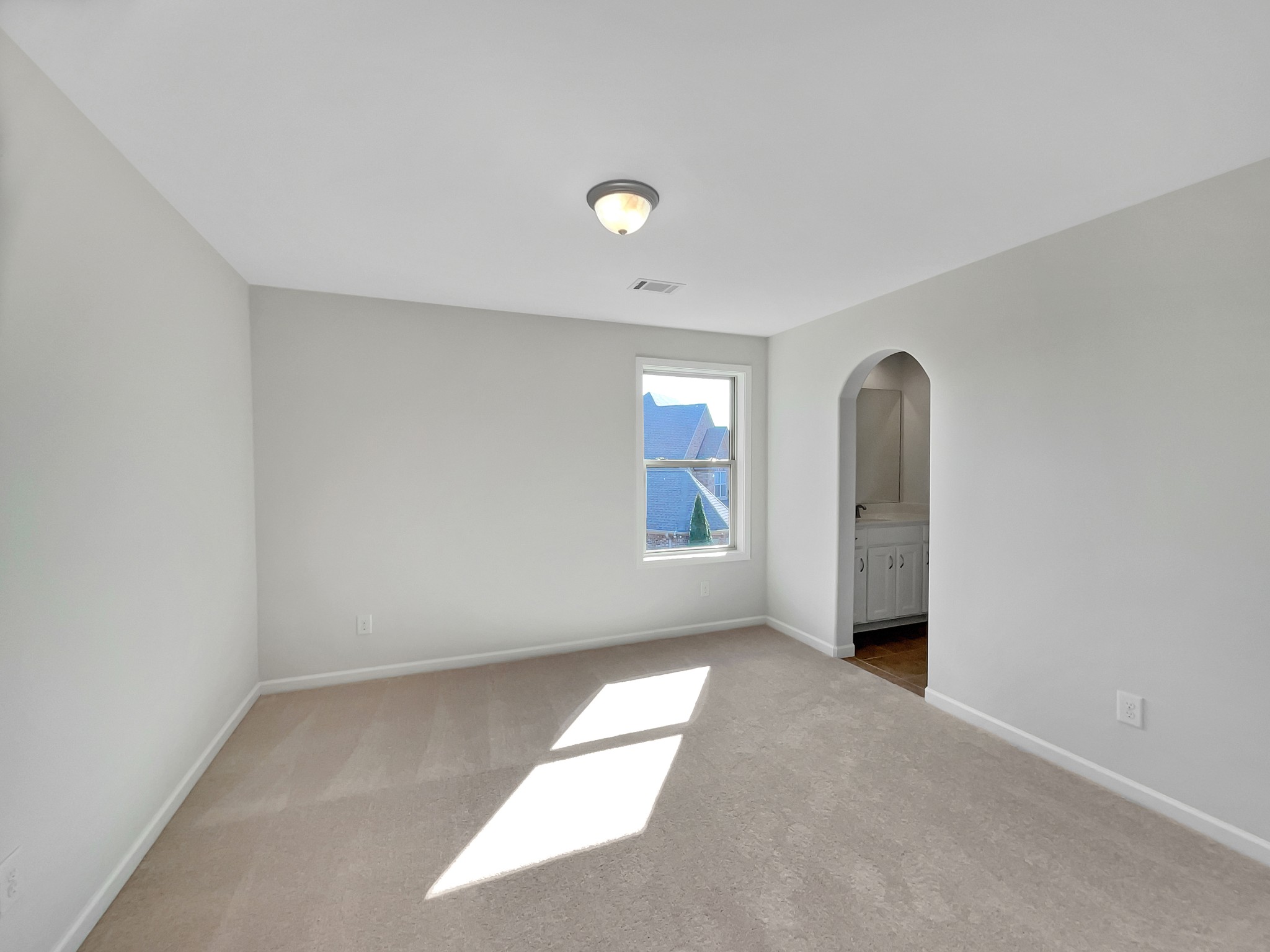 117 Holywell Ct Property Photo 6