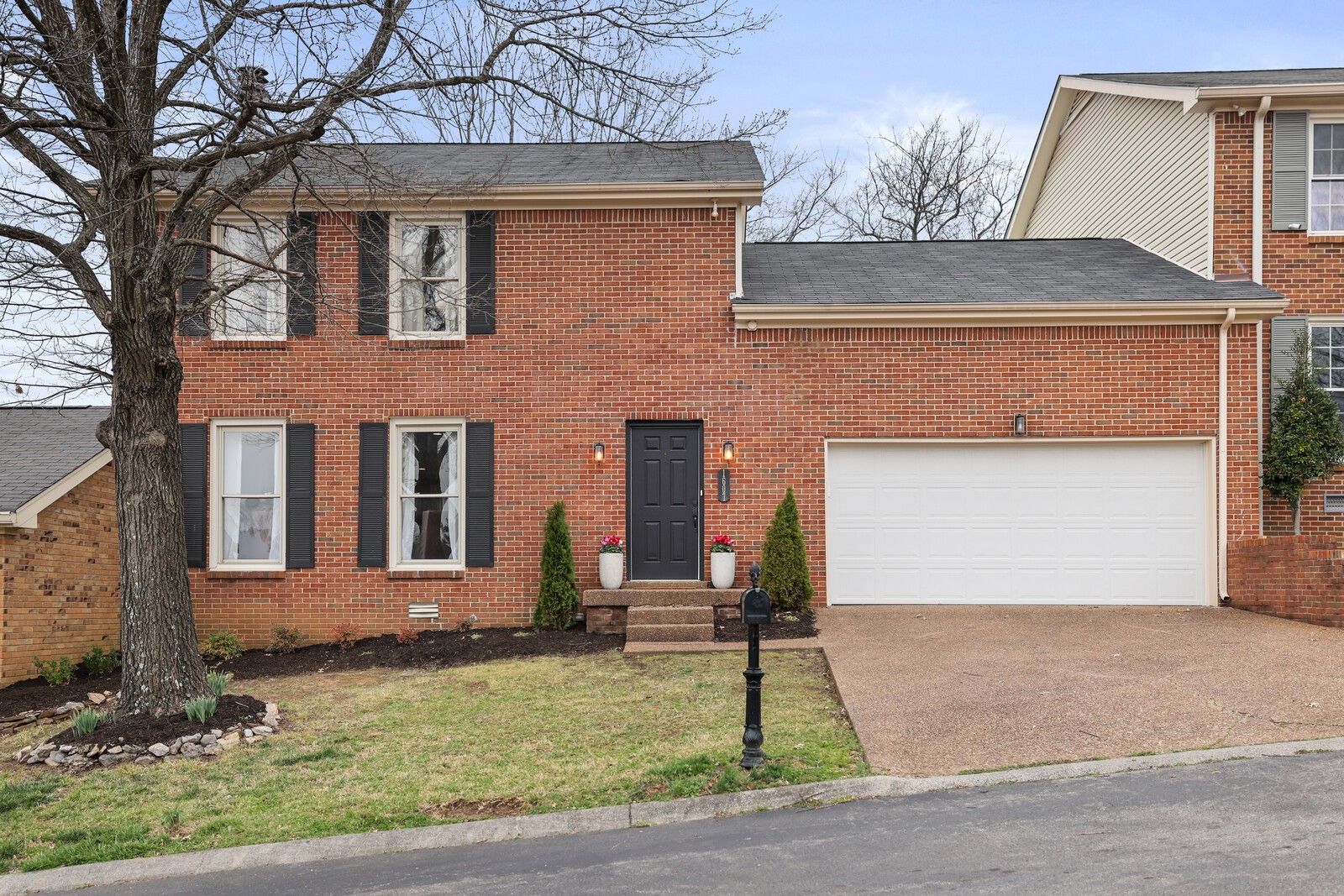 1607 Reed Dr Property Photo 2