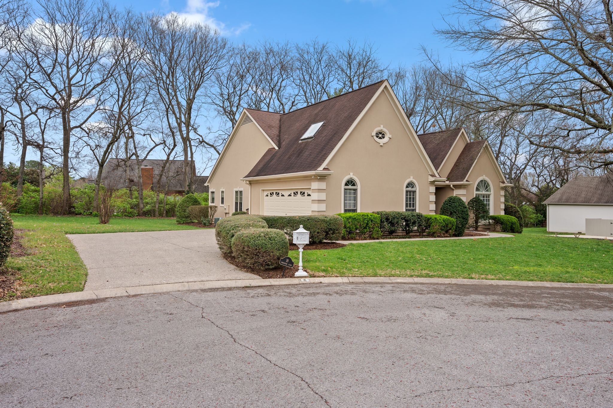 18 Lymington Ct Property Photo 3