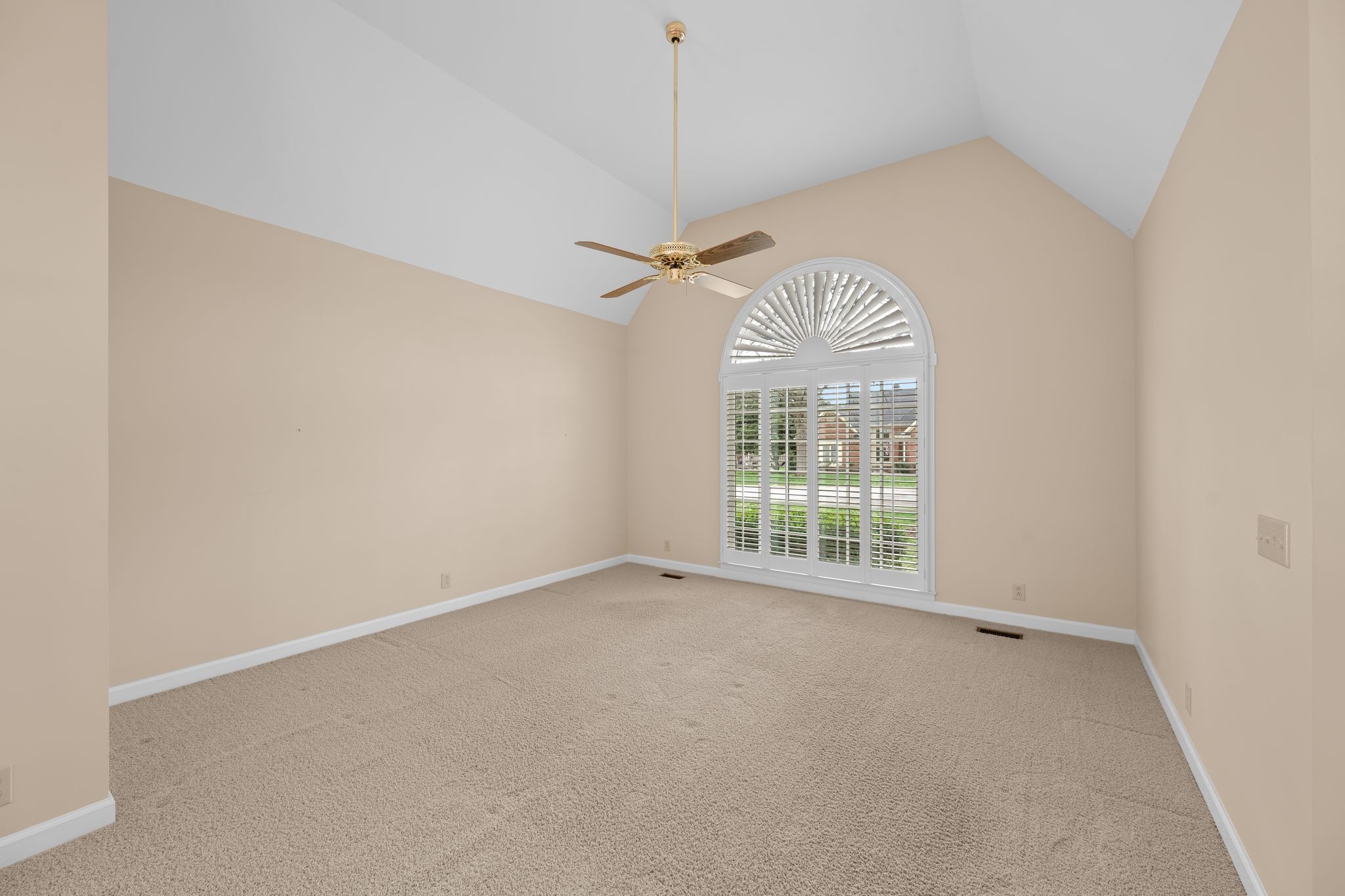 18 Lymington Ct Property Photo 6