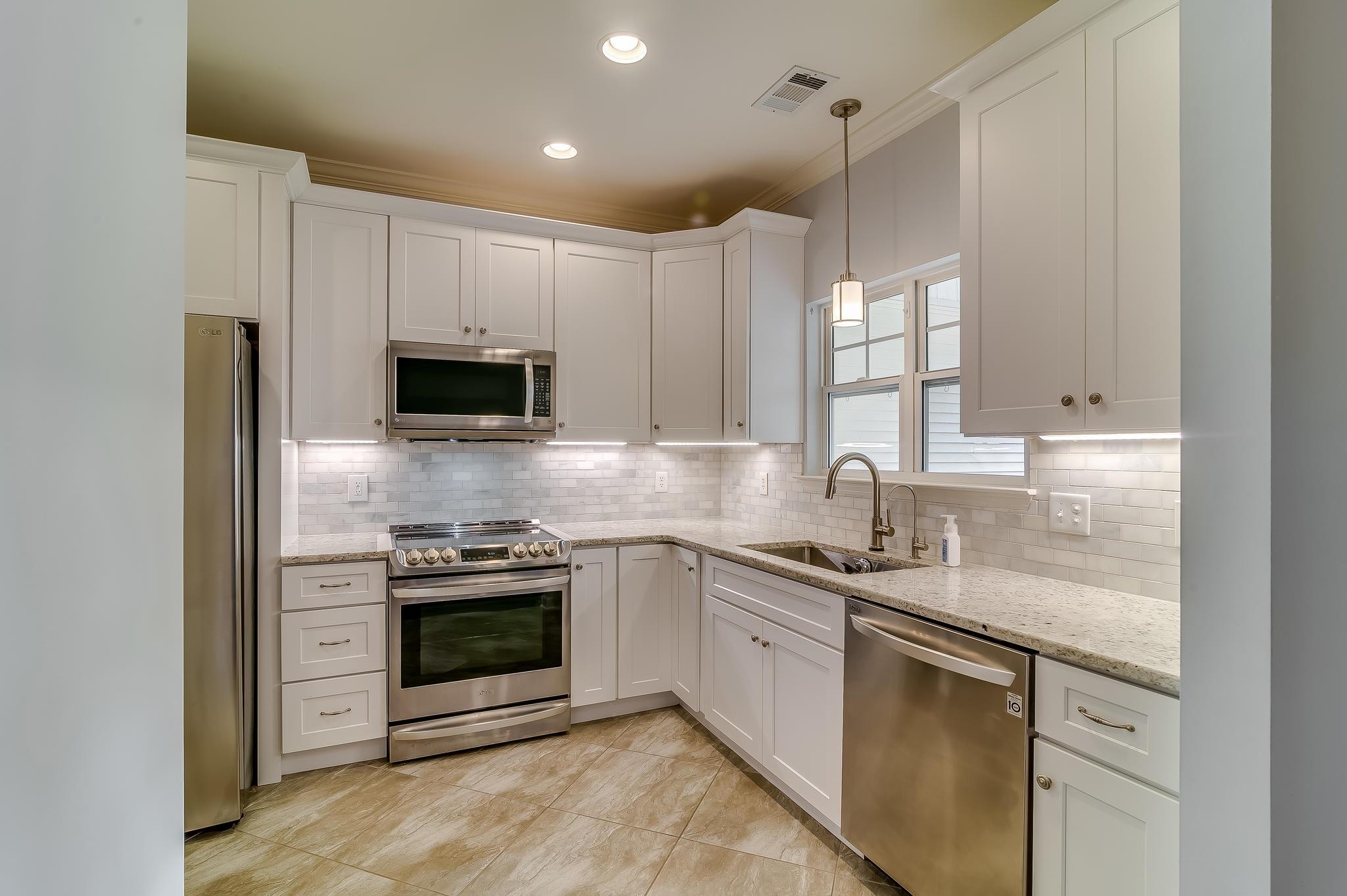 1529 Lincoya Bay Dr Property Photo 4