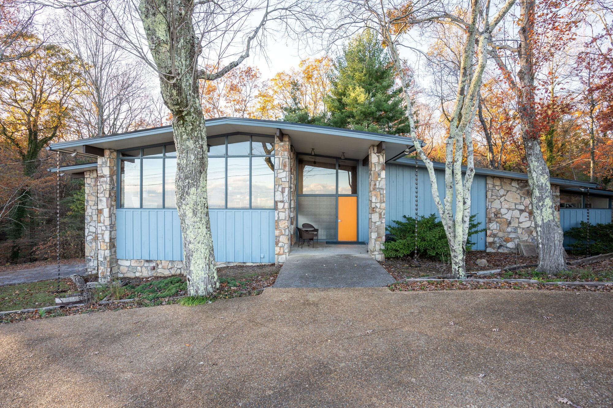 1105 E Brow Road Property Photo
