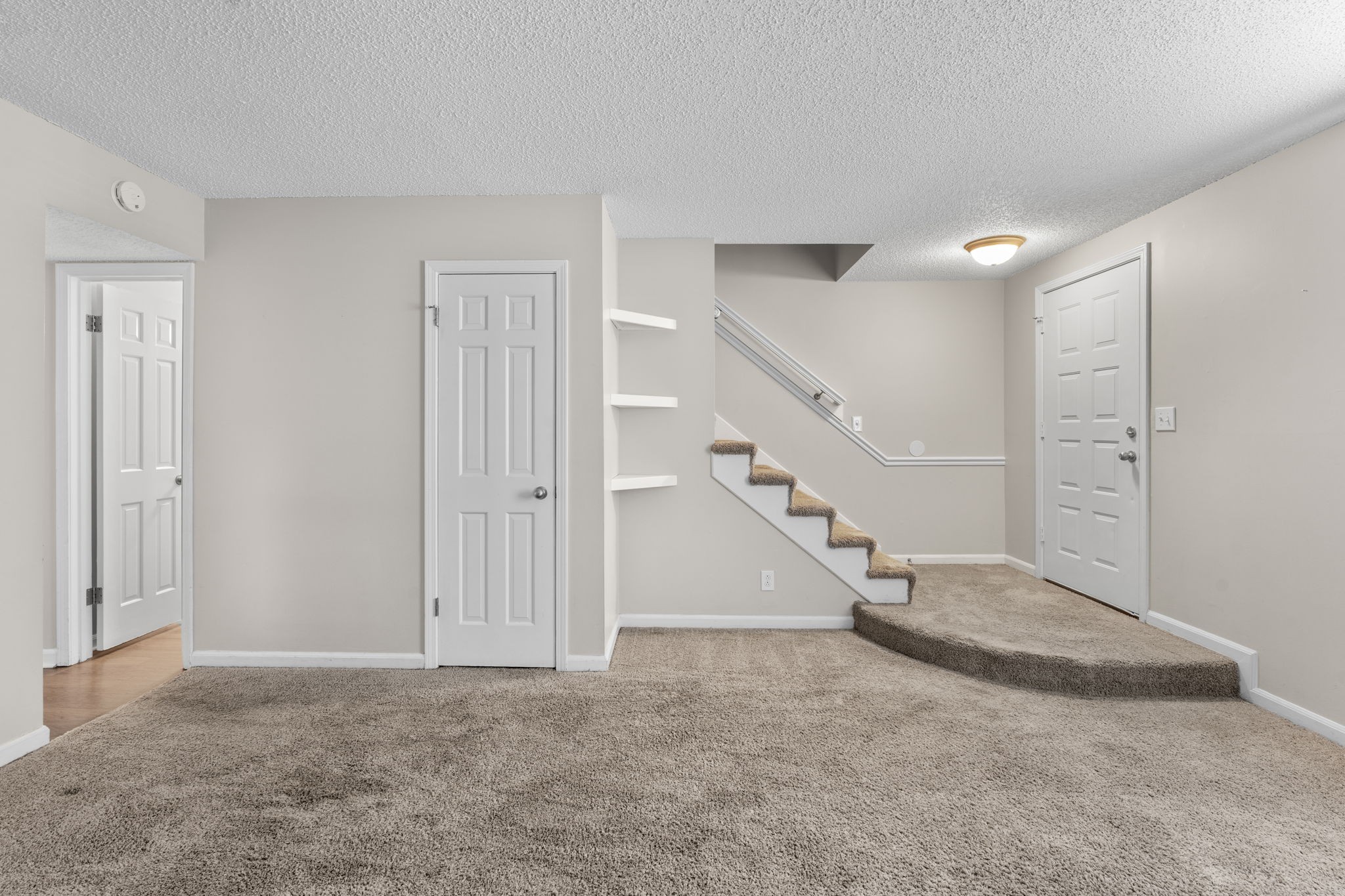 1002 E Northfield Blvd Property Photo 5
