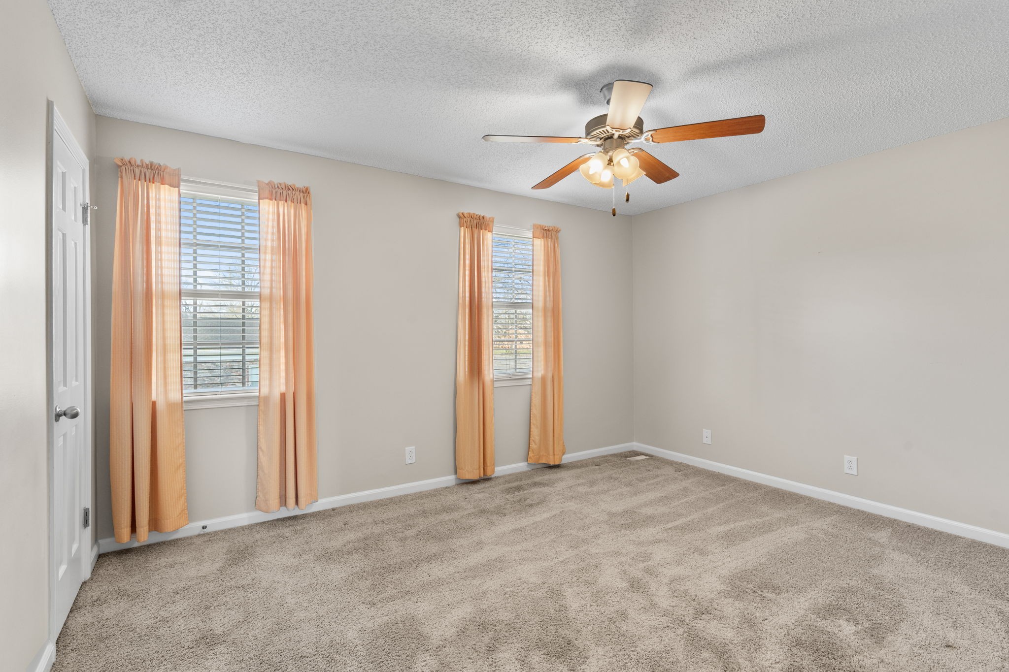 1002 E Northfield Blvd Property Photo 16