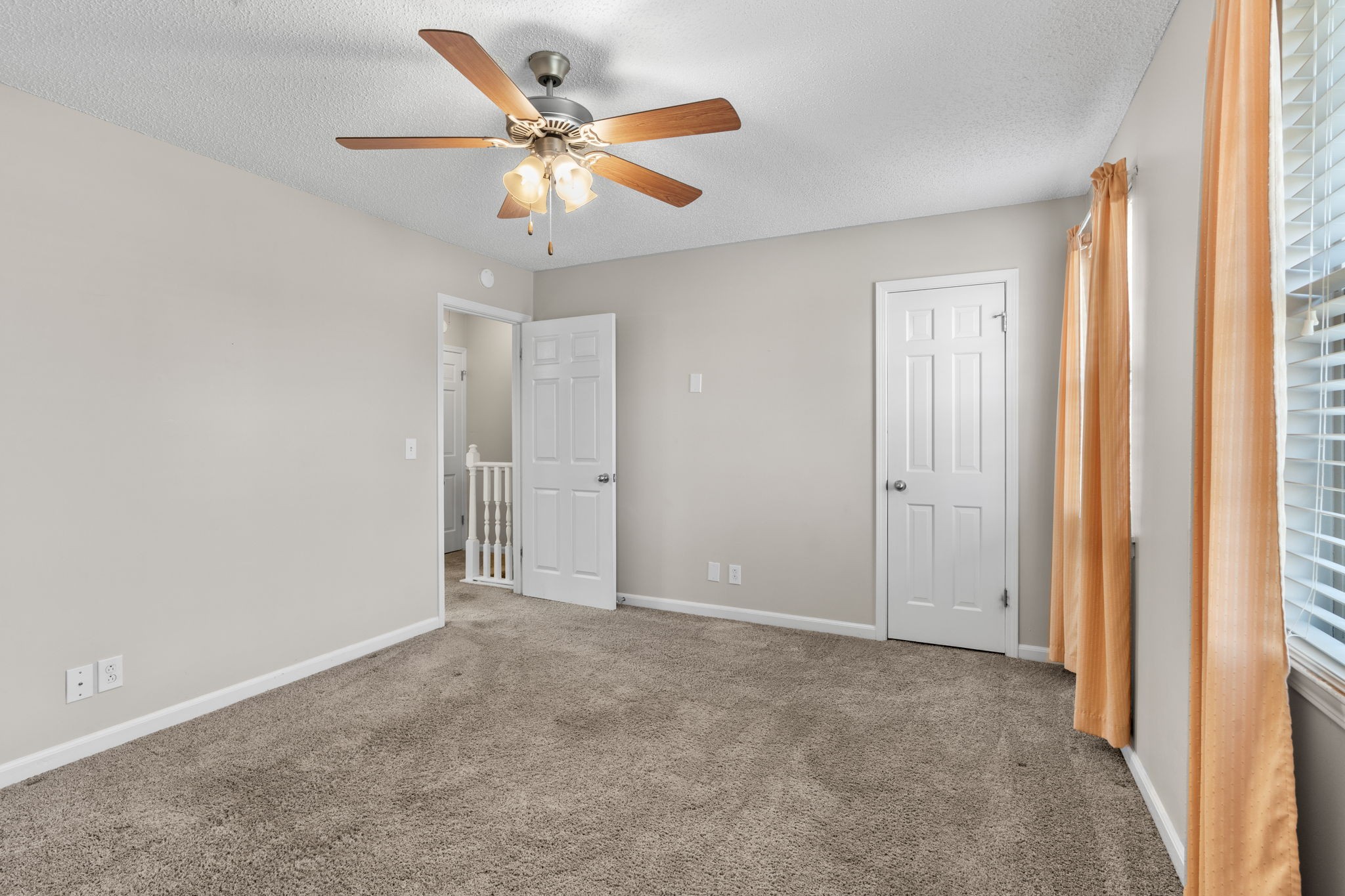 1002 E Northfield Blvd Property Photo 17