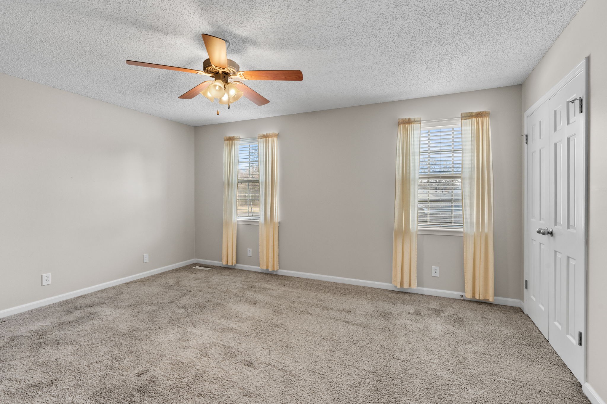 1002 E Northfield Blvd Property Photo 18
