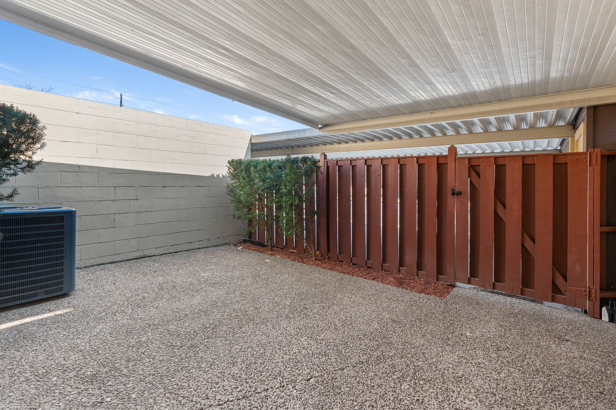 1002 E Northfield Blvd Property Photo 22