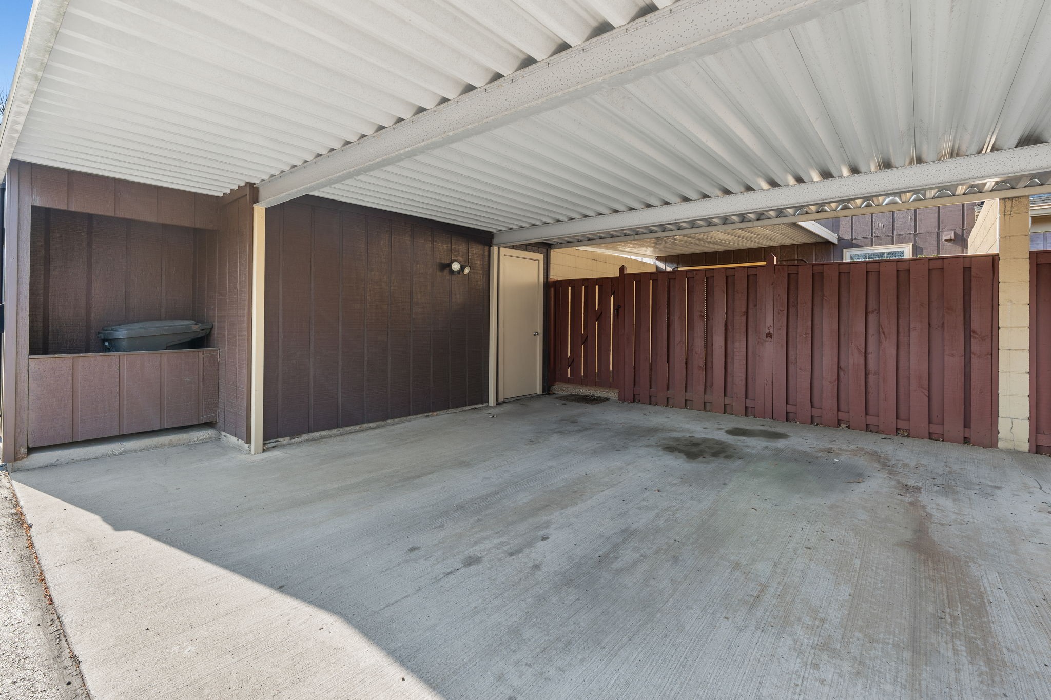 1002 E Northfield Blvd Property Photo 23