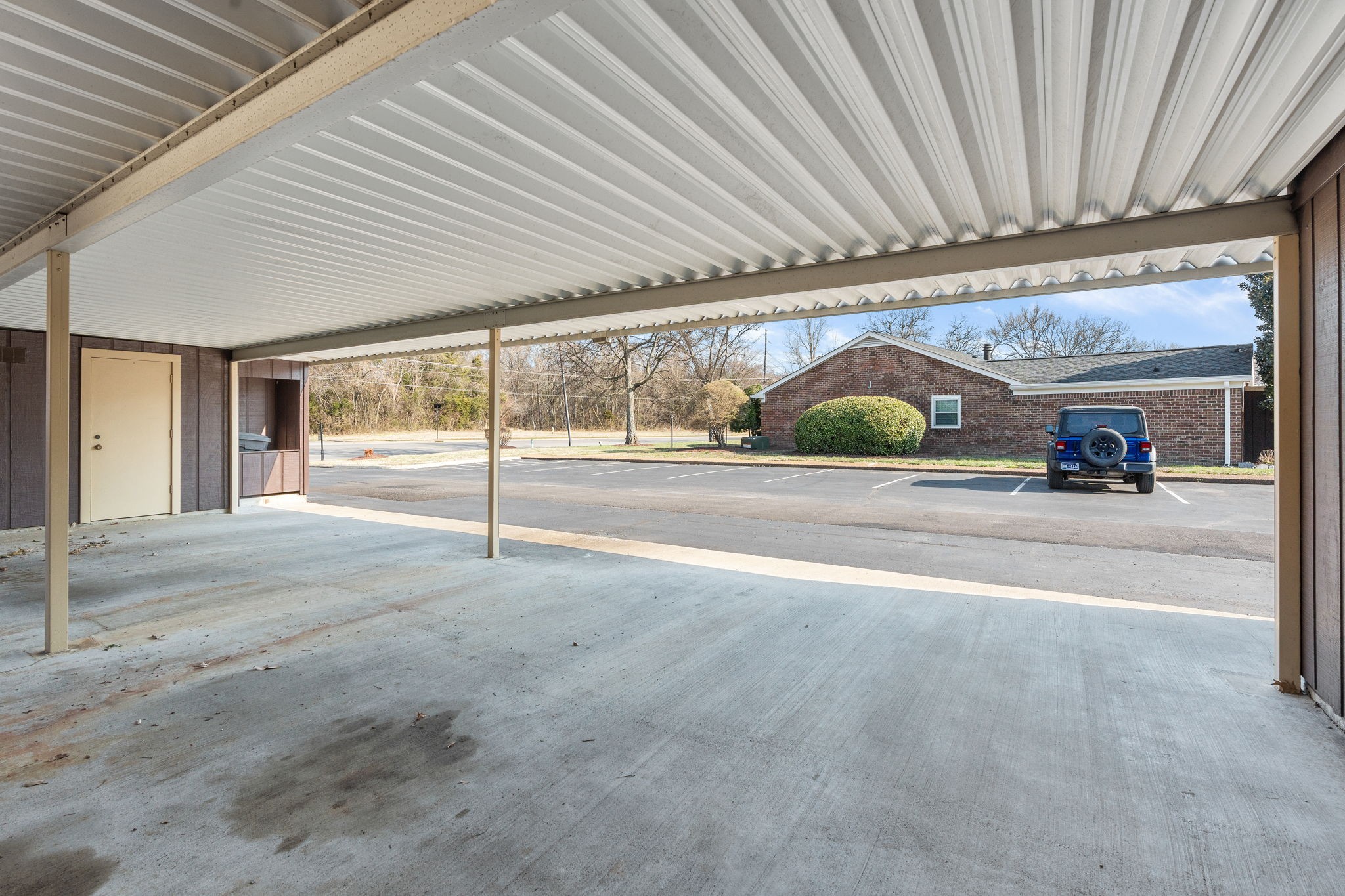 1002 E Northfield Blvd Property Photo 24