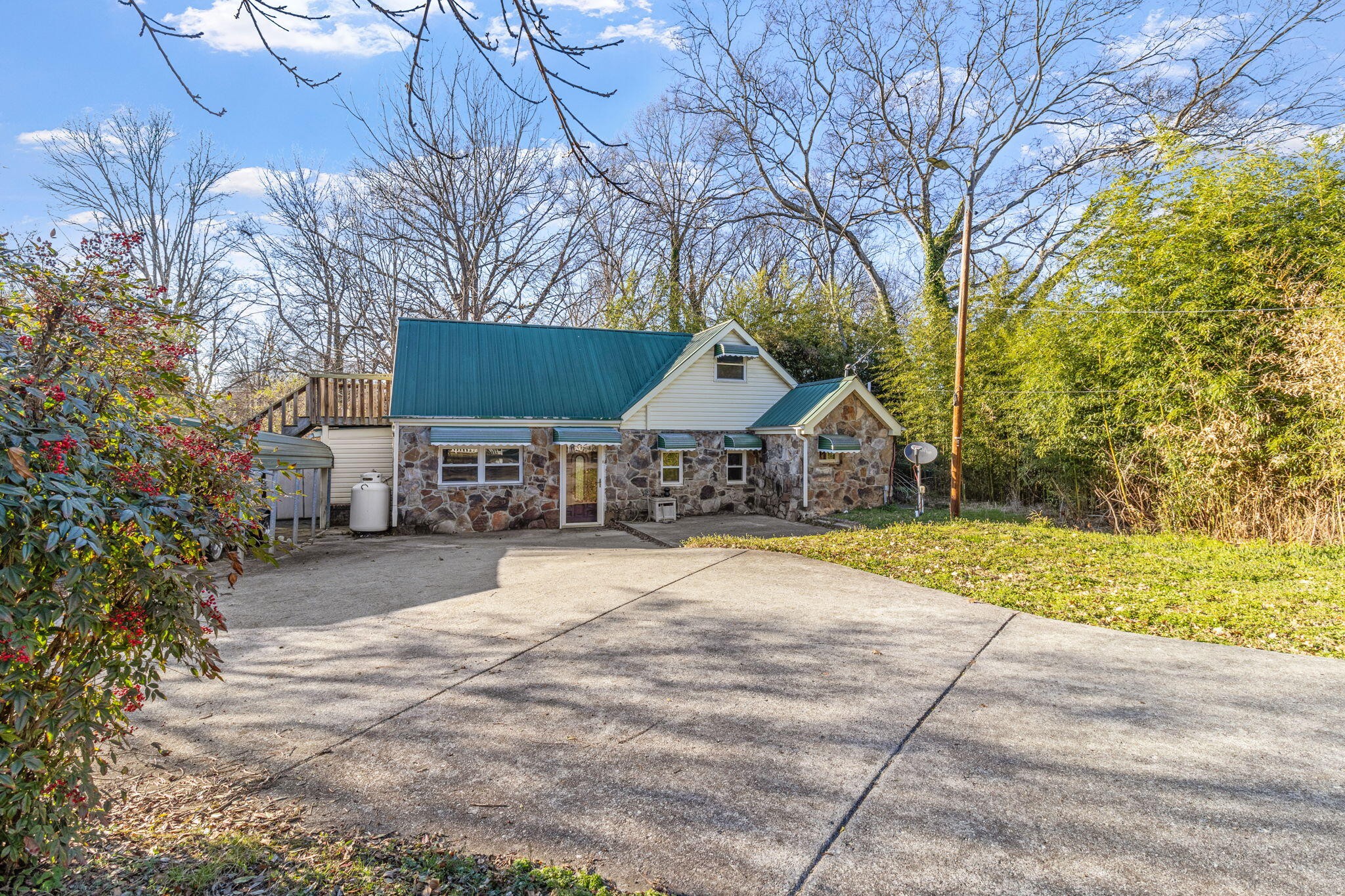 1609 Barry Rd Property Photo