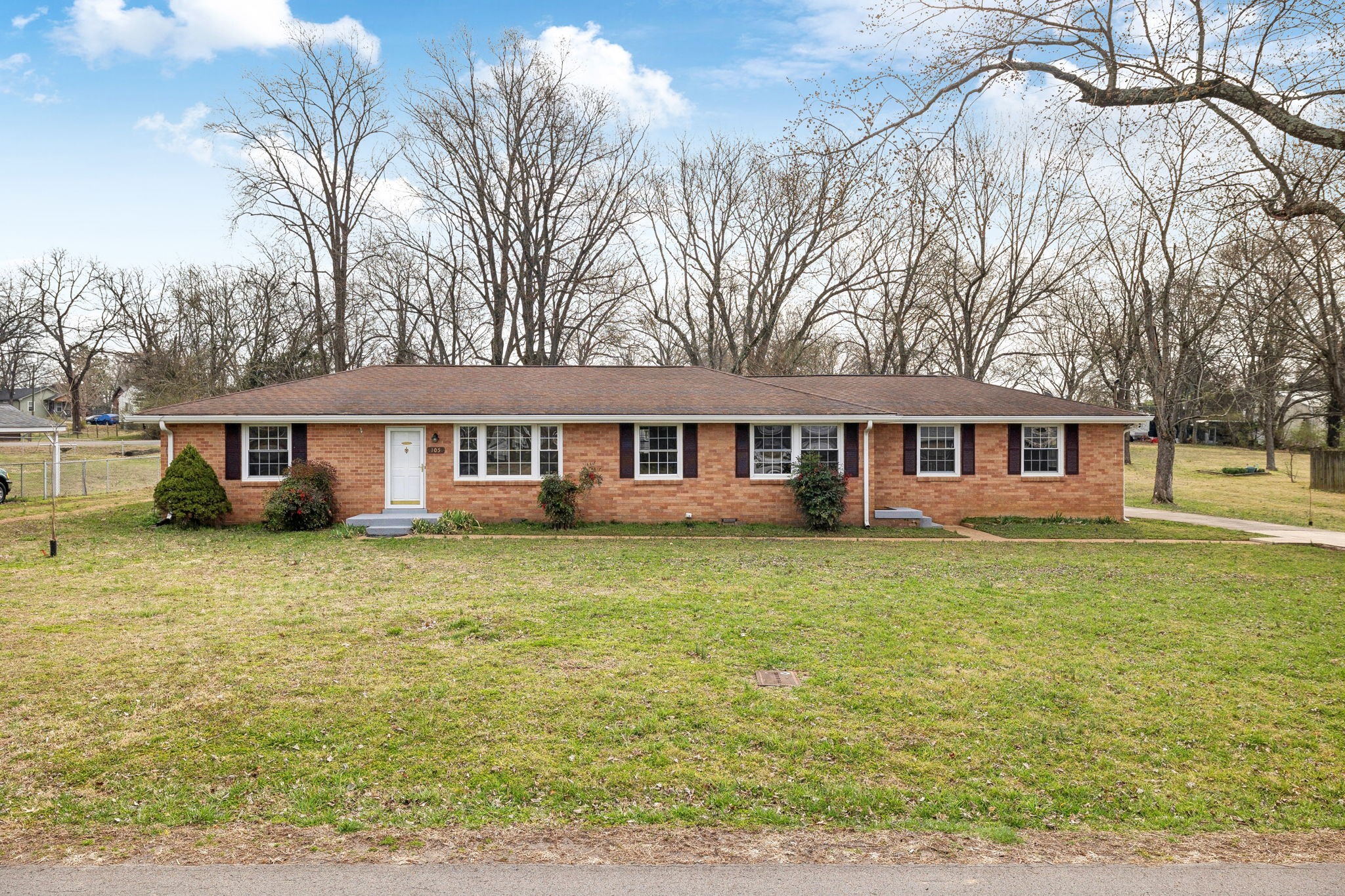 105 Mcarthur Dr Property Photo 3