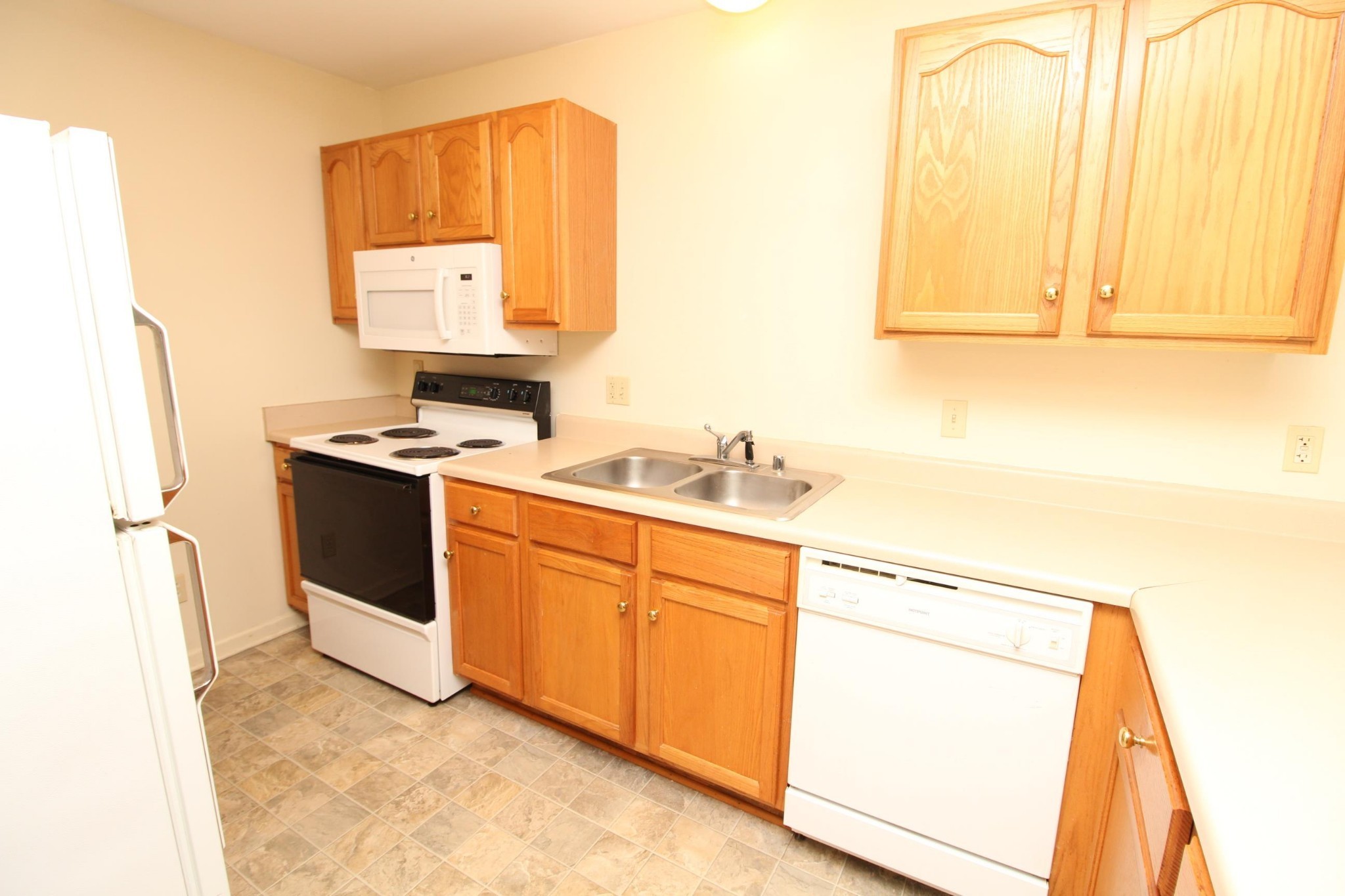 763 Sivley Rd Property Photo 3