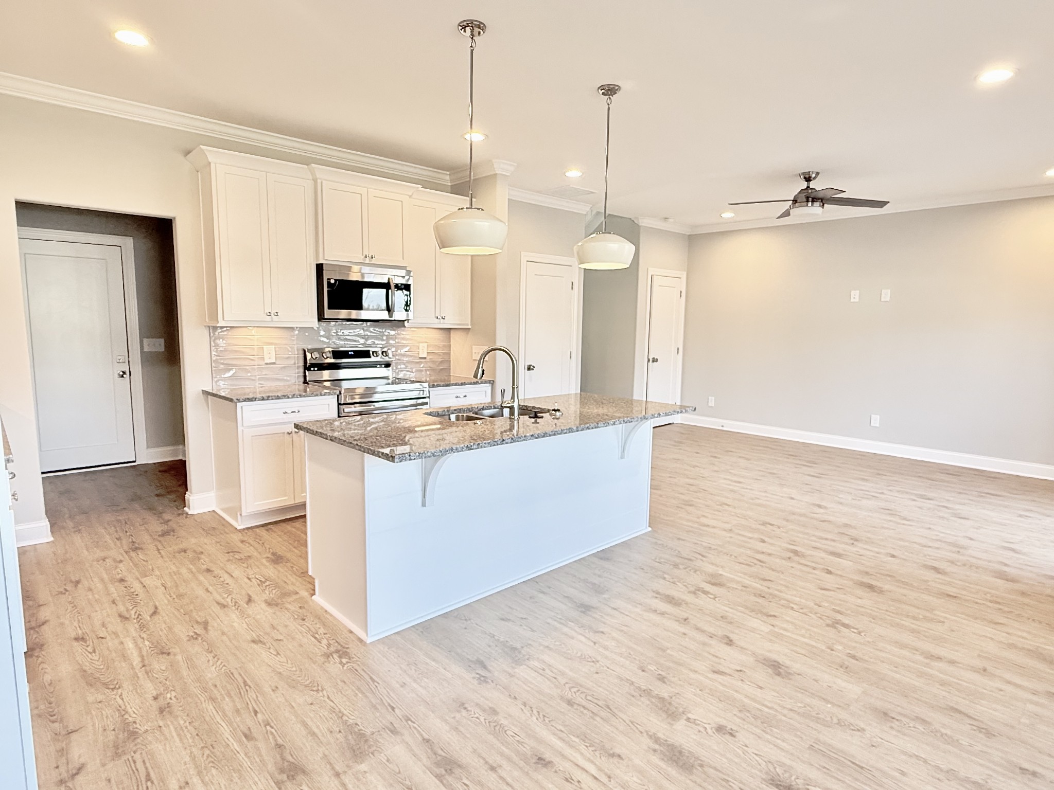 1906 Gracie Bug Loop Property Photo 3