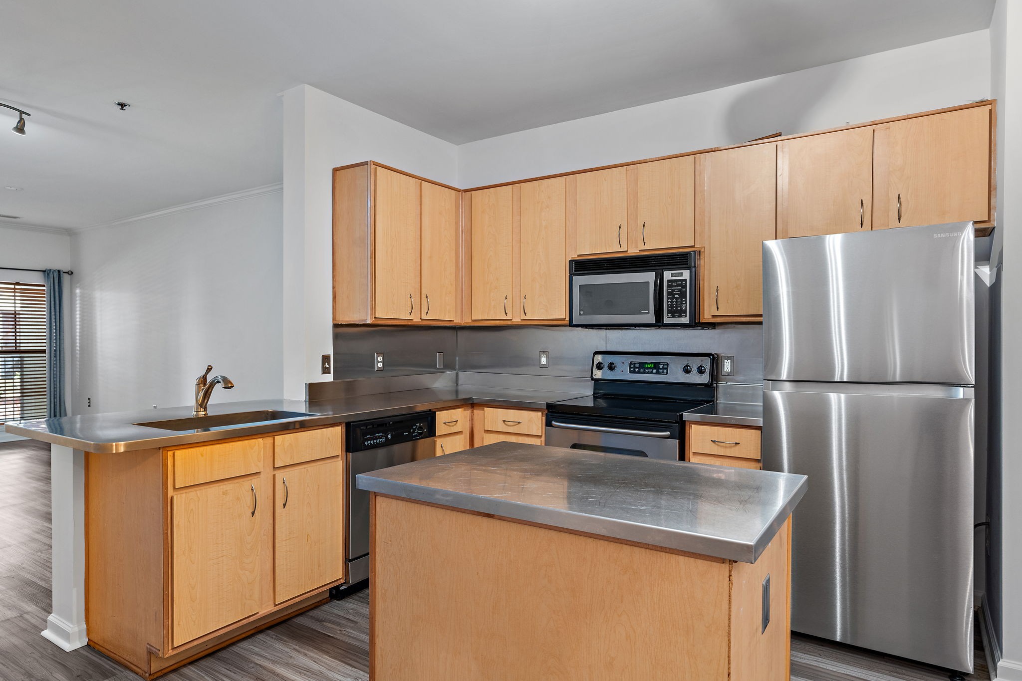 1803 Broadway Property Photo 4