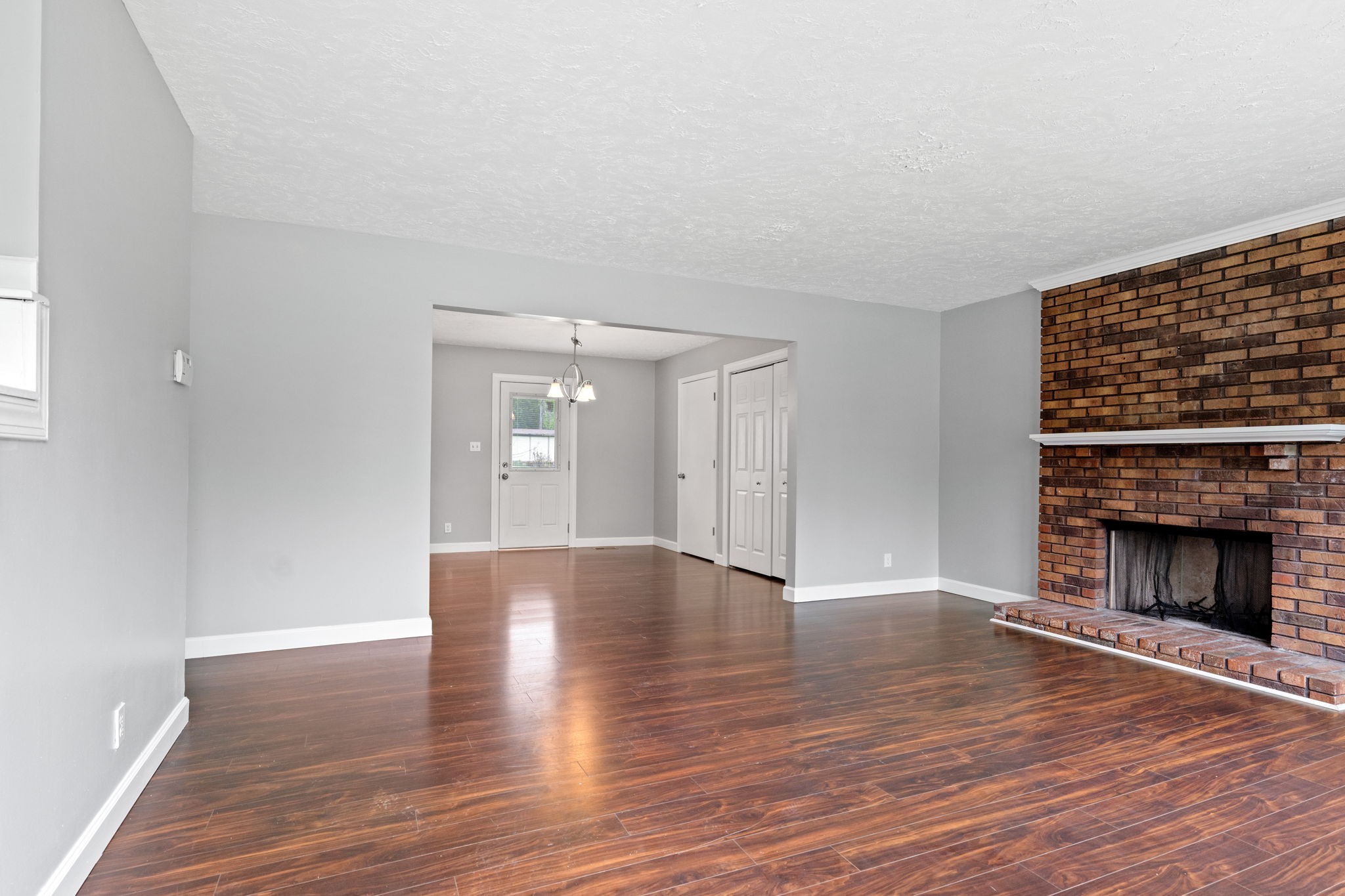 140 Cunningham Pl Property Photo 2