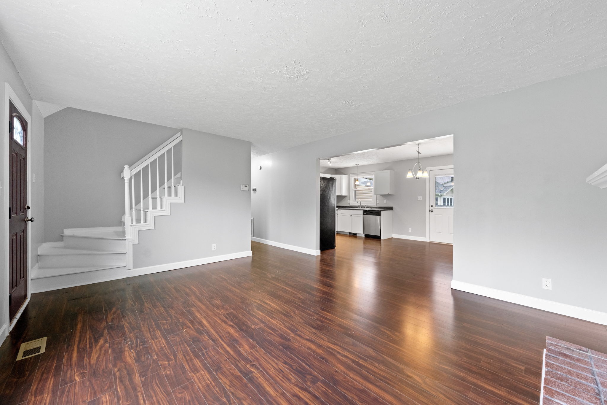 140 Cunningham Pl Property Photo 5