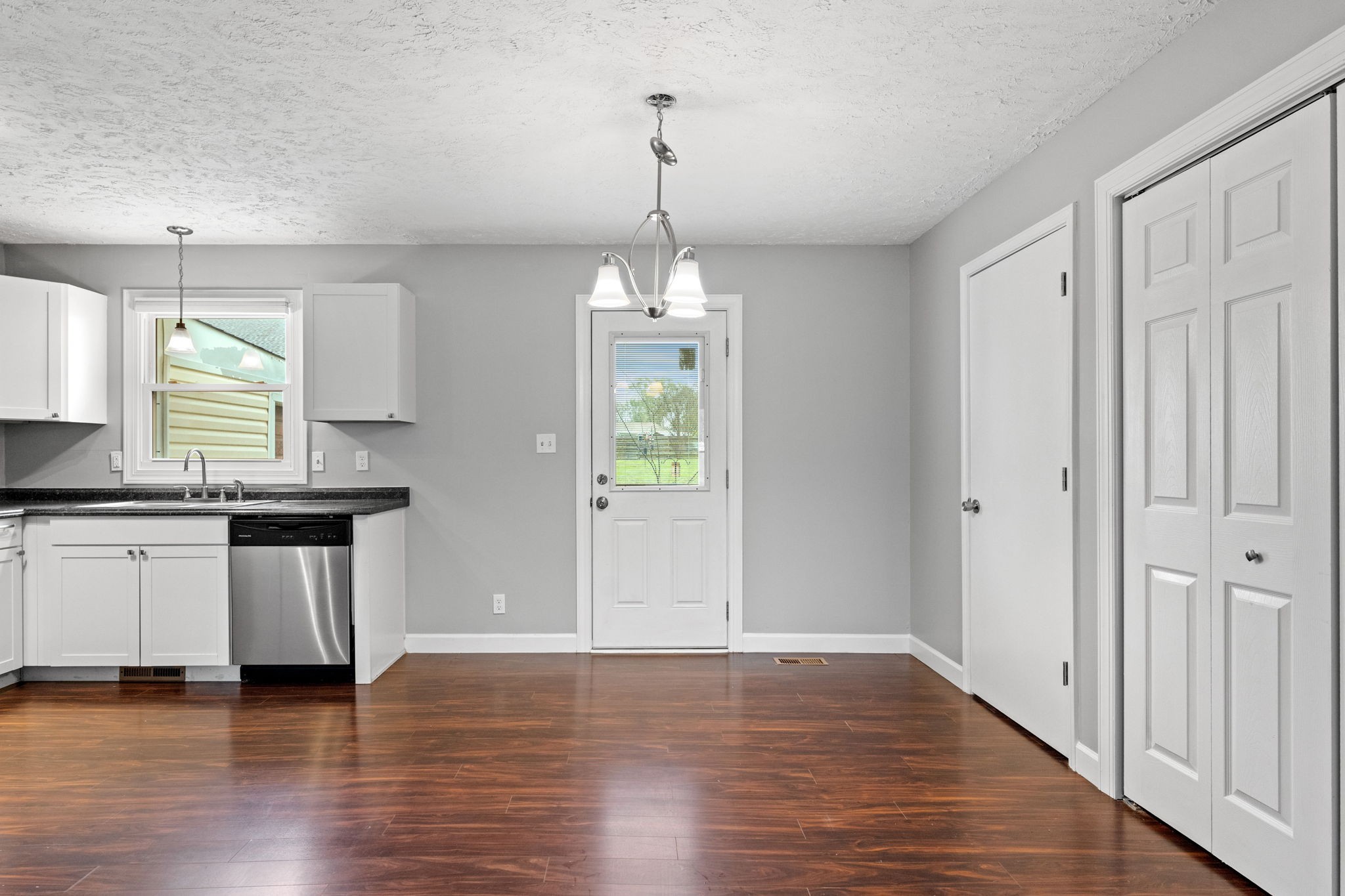 140 Cunningham Pl Property Photo 6