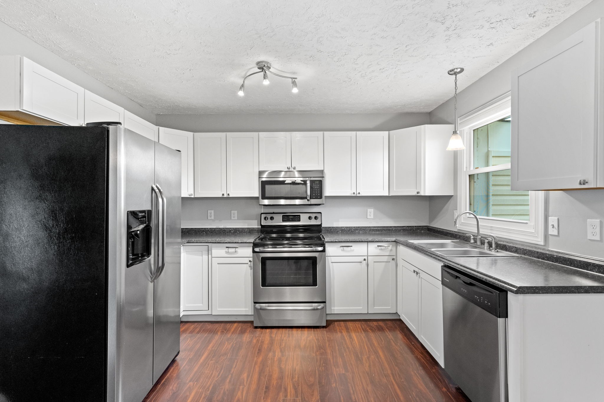 140 Cunningham Pl Property Photo 8