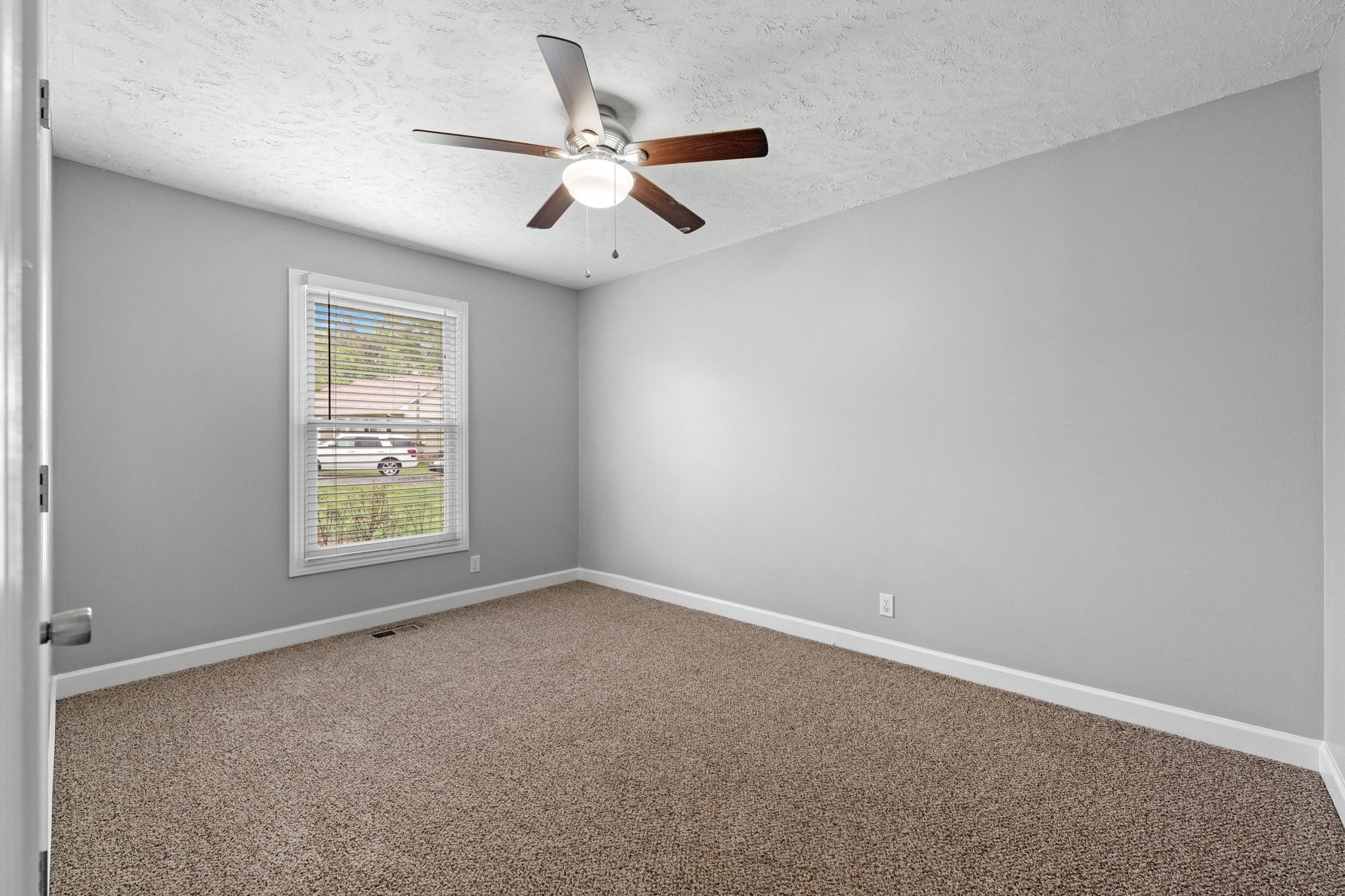 140 Cunningham Pl Property Photo 9