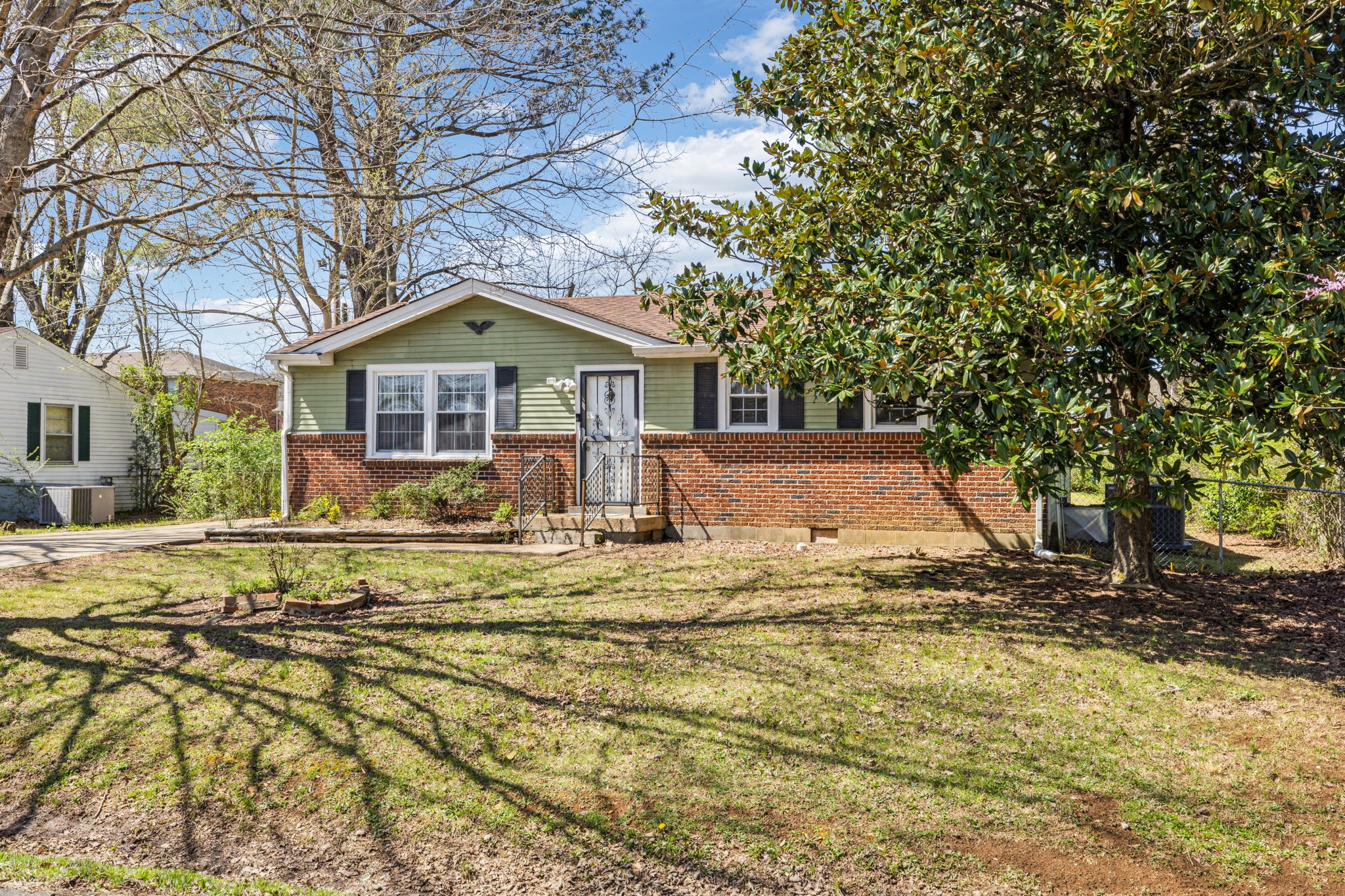 810 Country Club Dr Property Photo 1