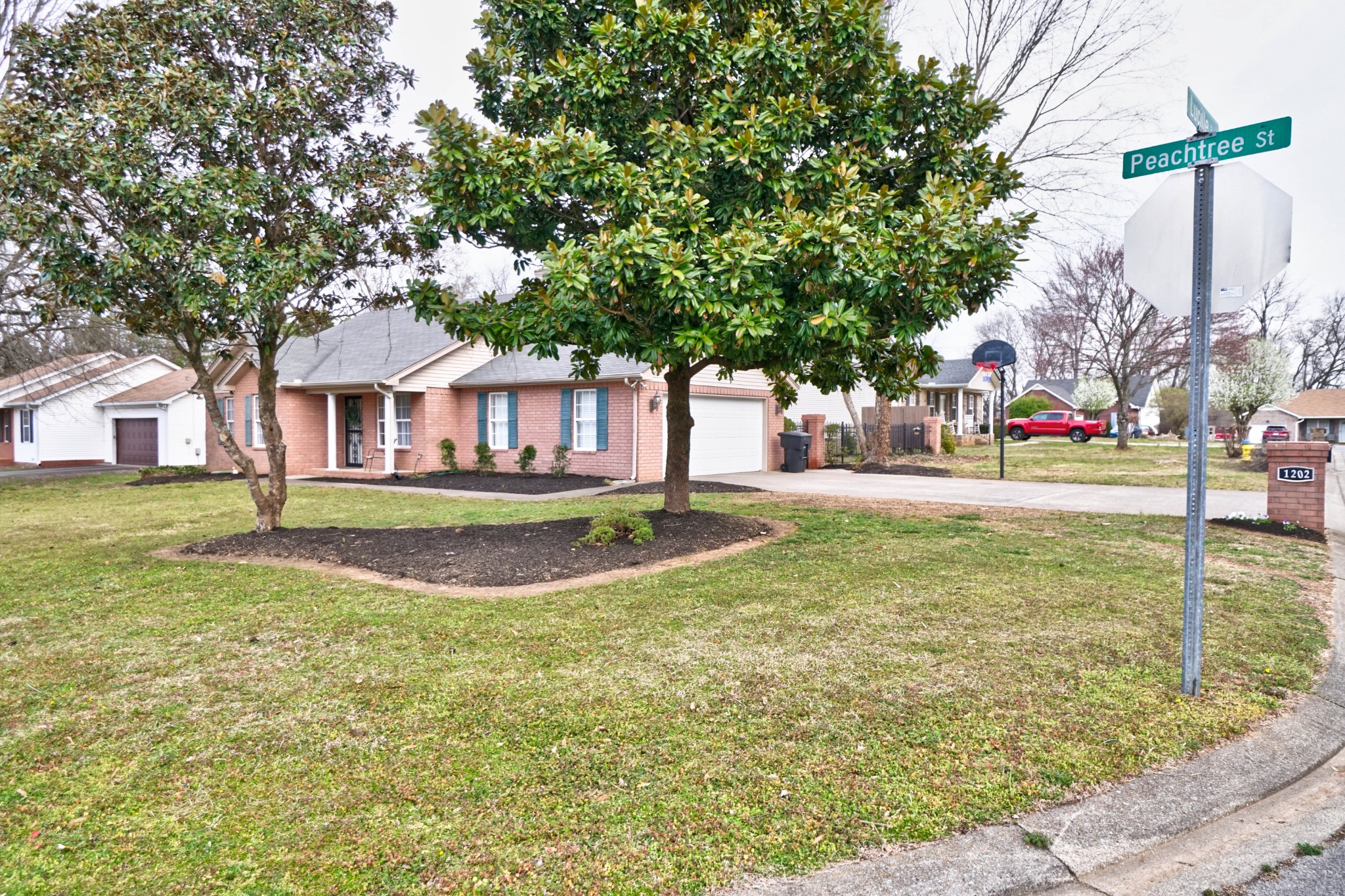 1202 Peachtree St Property Photo 3