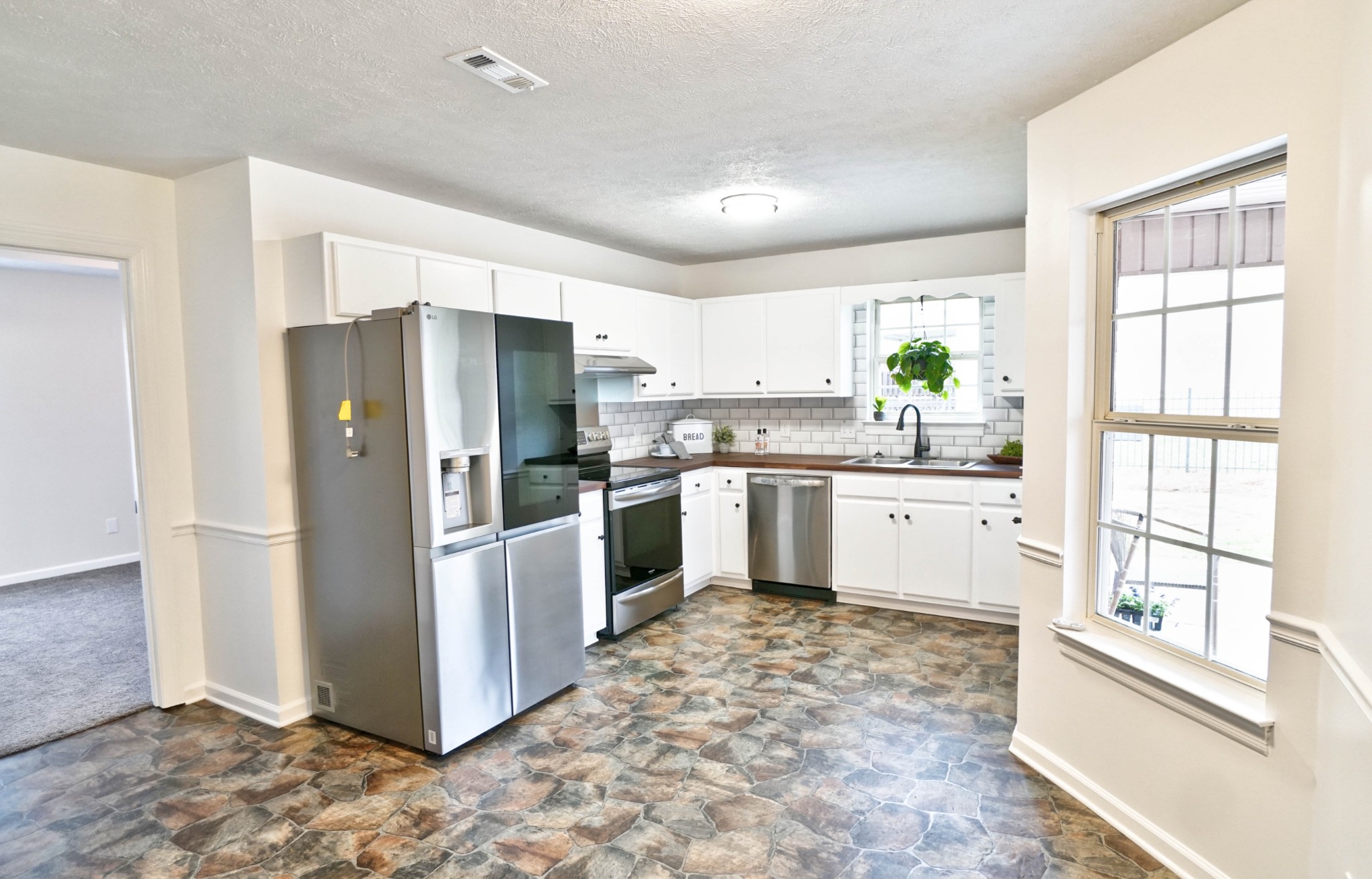 1202 Peachtree St Property Photo 5