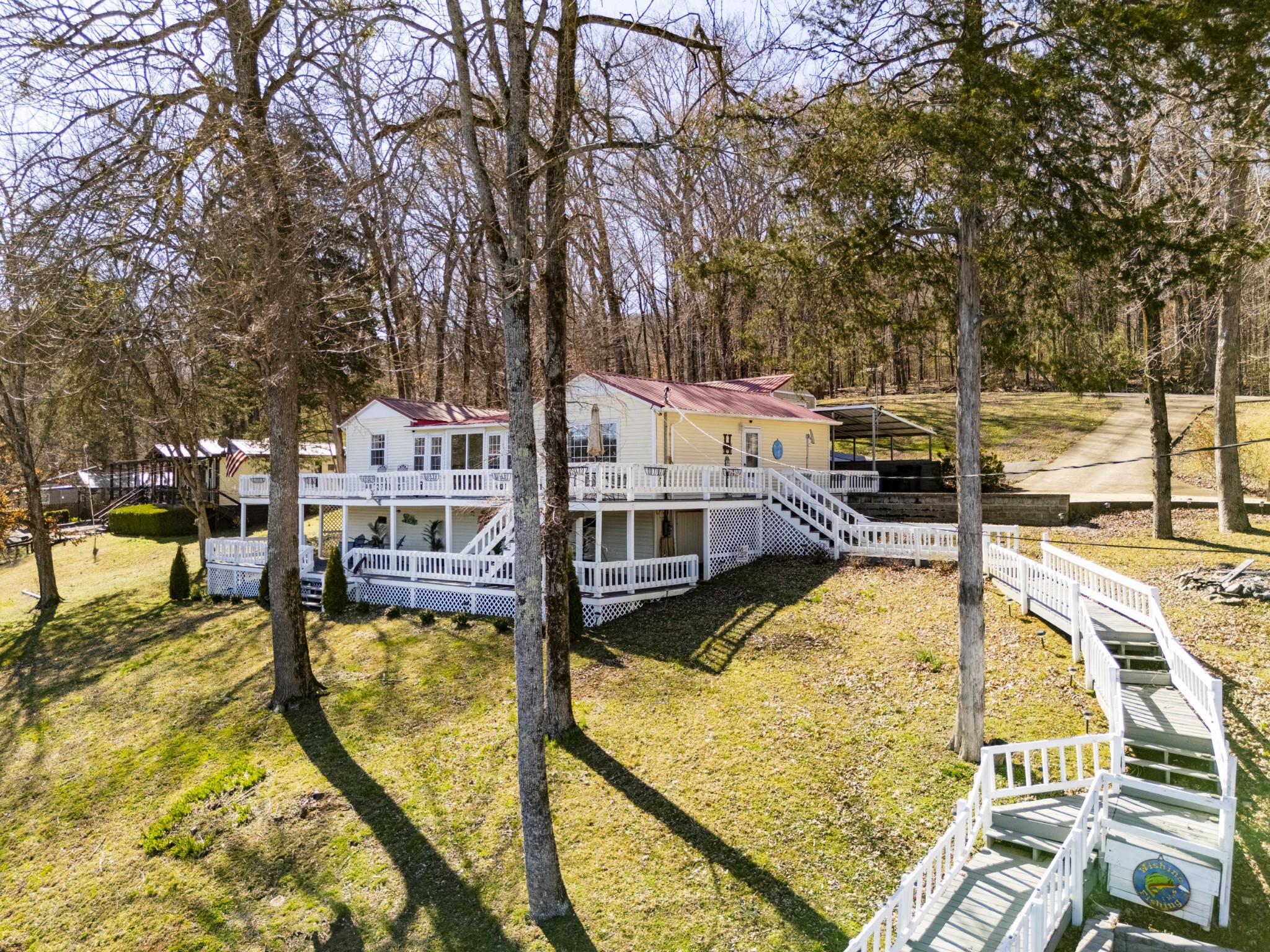 852 Lake Logan Rd Property Photo 4