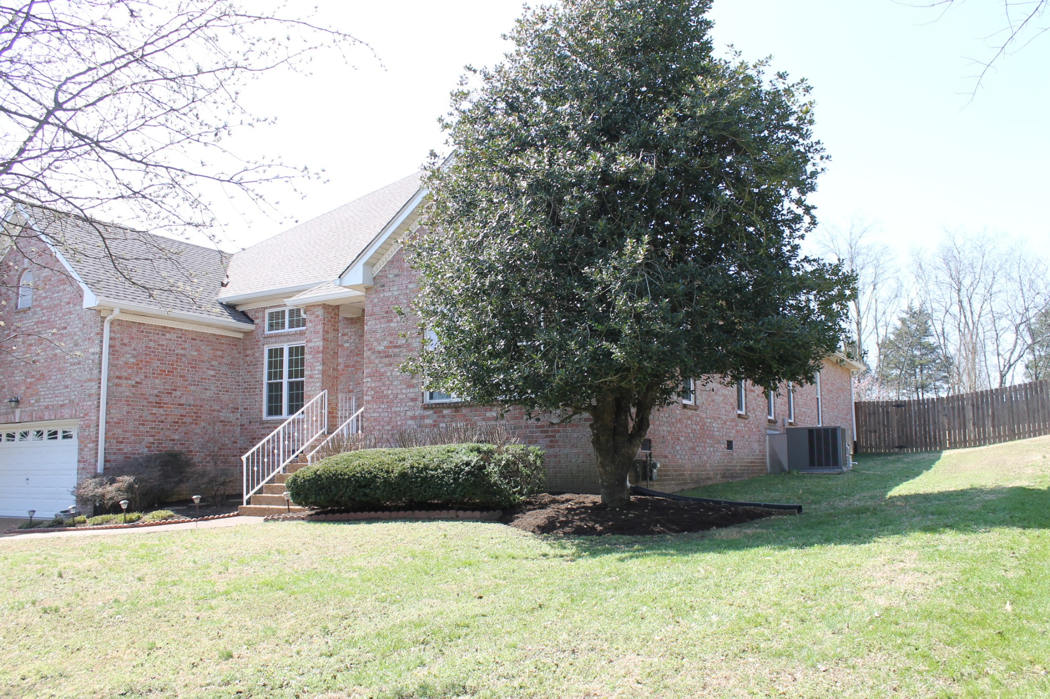 816 Loretta Dr Property Photo 2