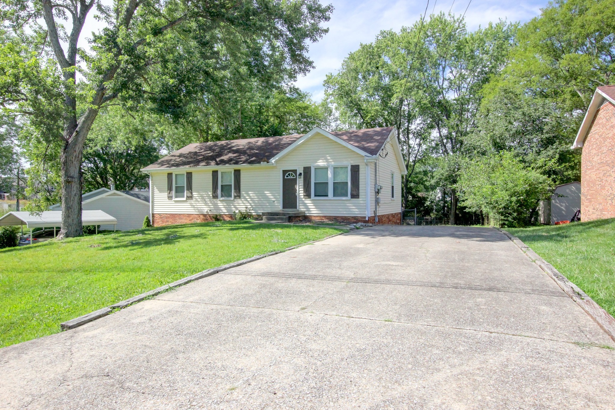 303 Grassland Dr Property Photo 3