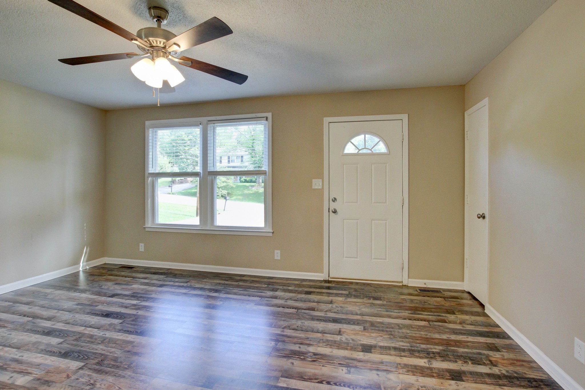 303 Grassland Dr Property Photo 9